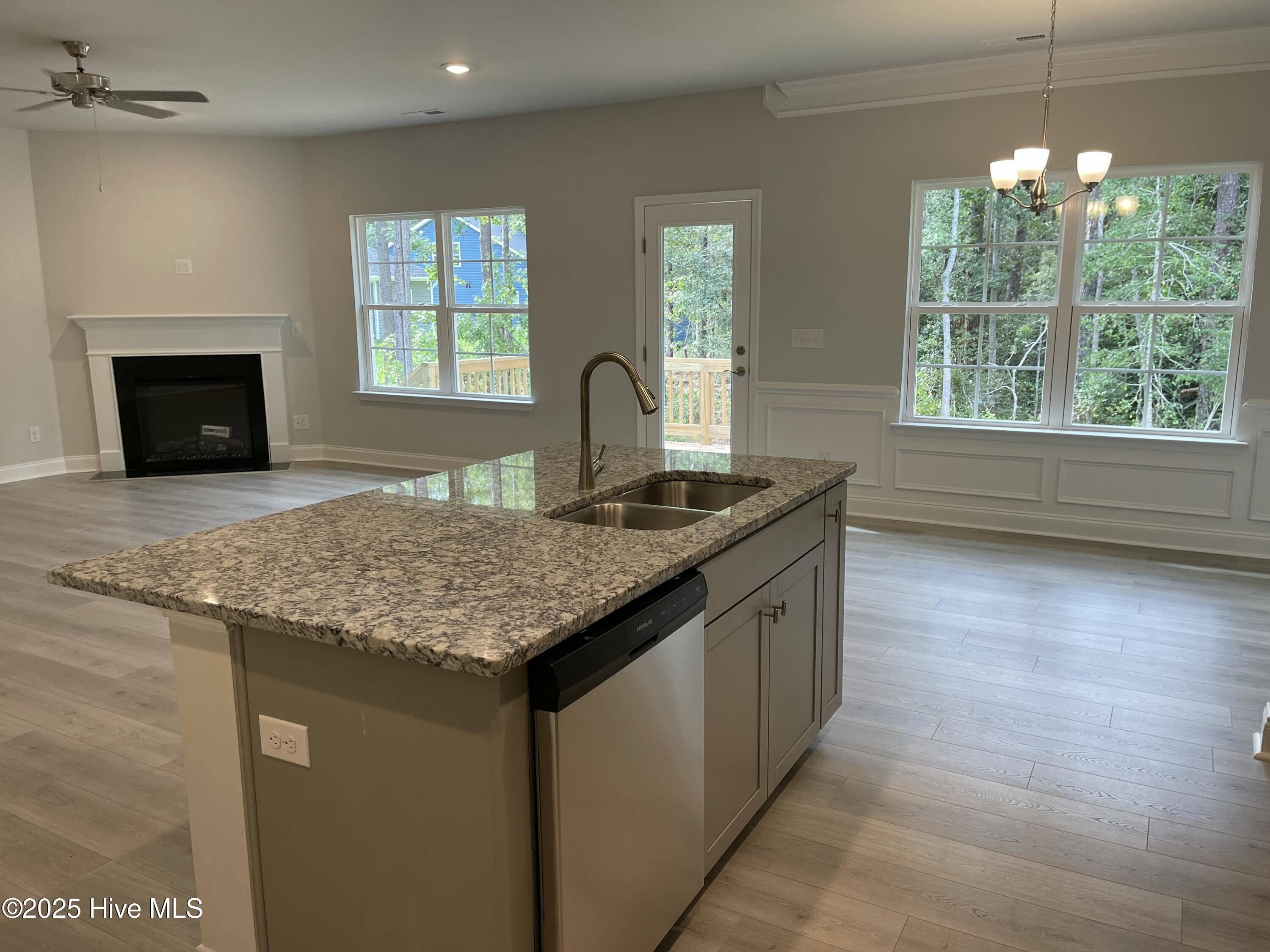 100514580 | Photo 27