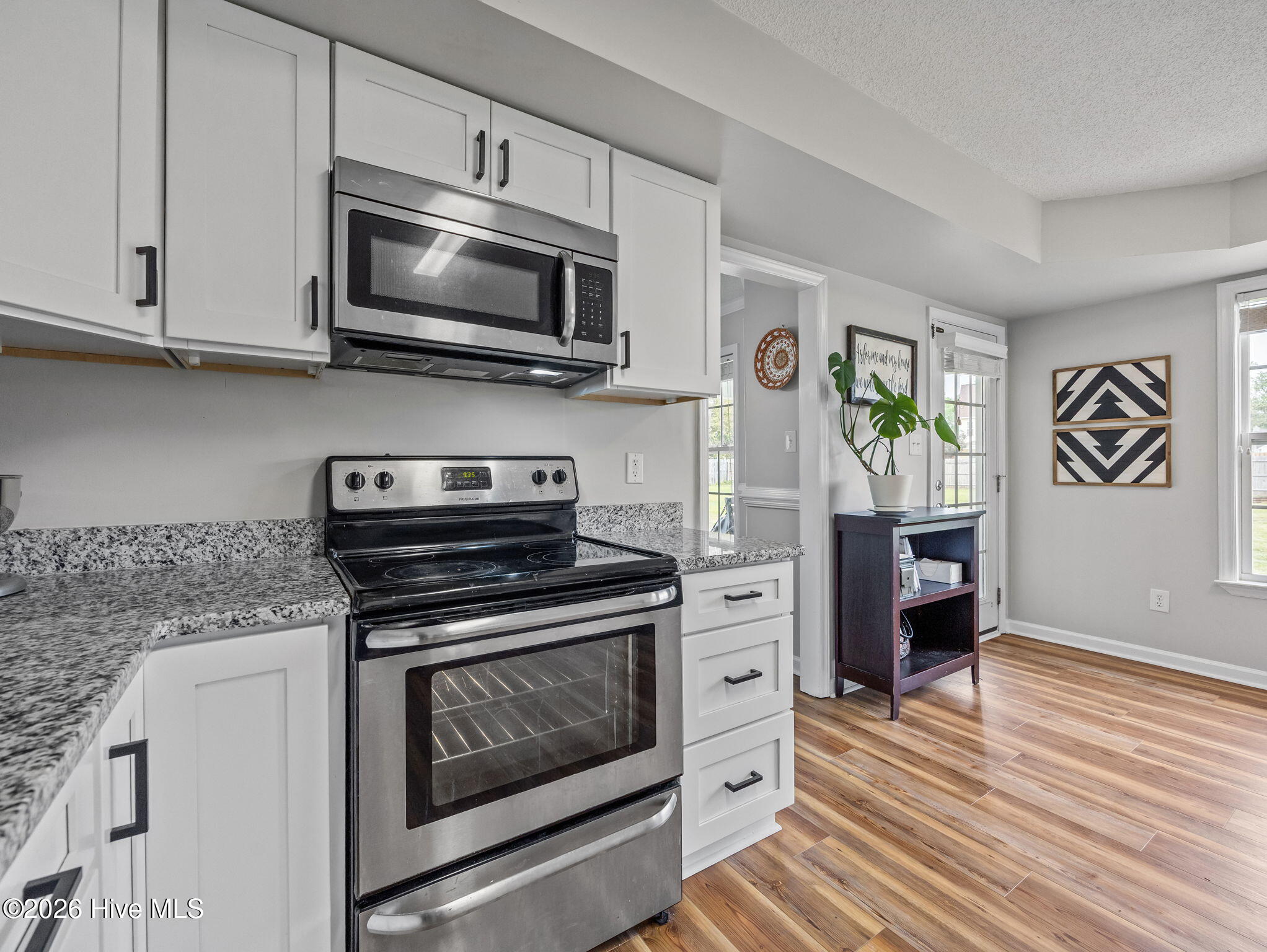 100566884 | Photo 14