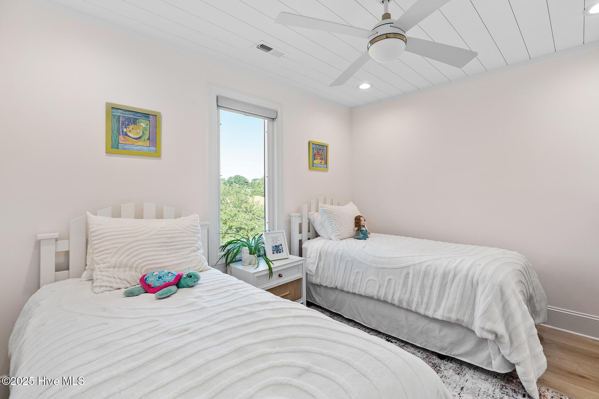 100540813 | Photo 43