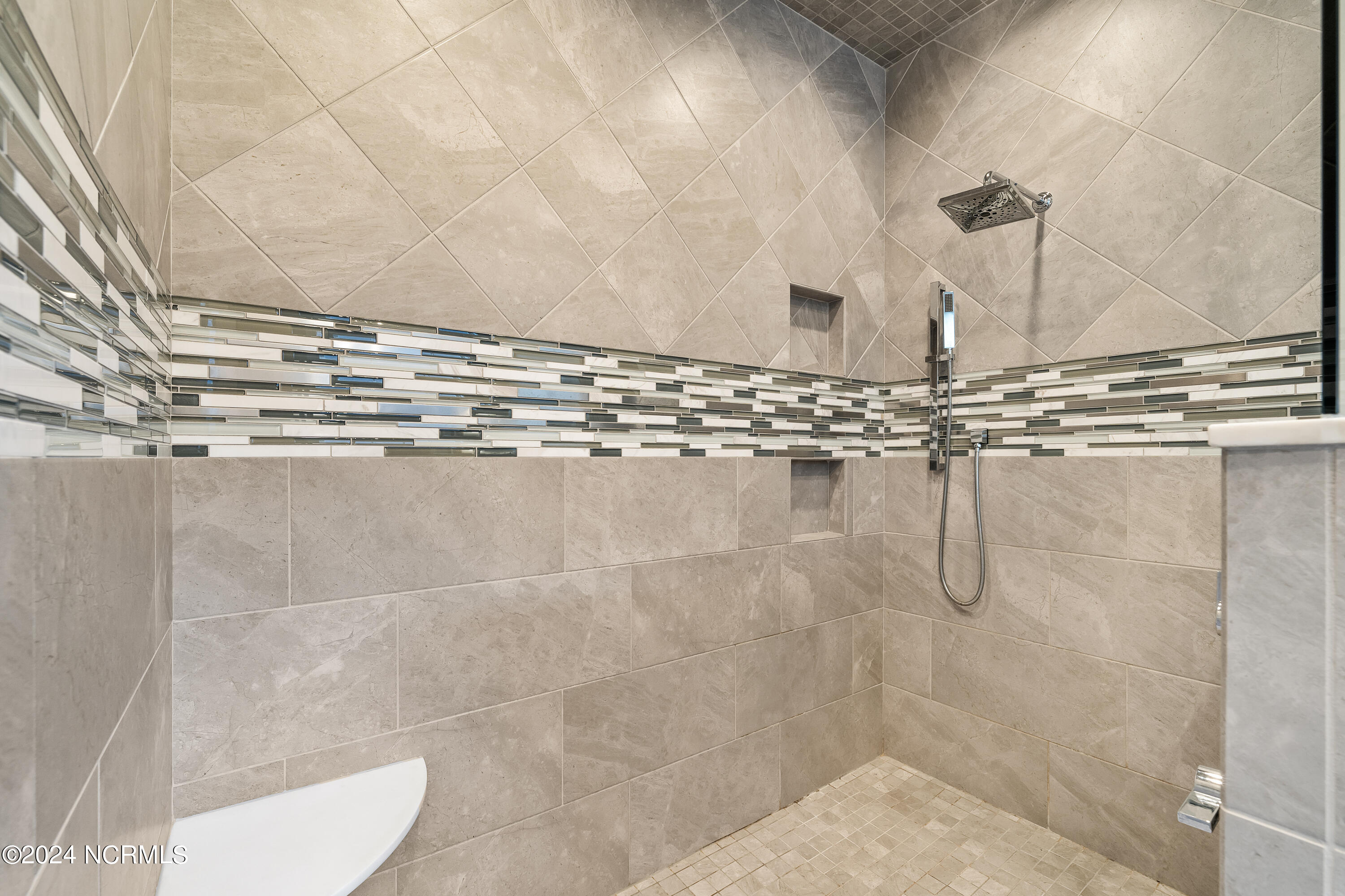 100462774 | Photo 43