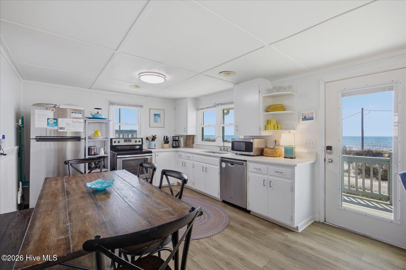 100568909 | Photo 24