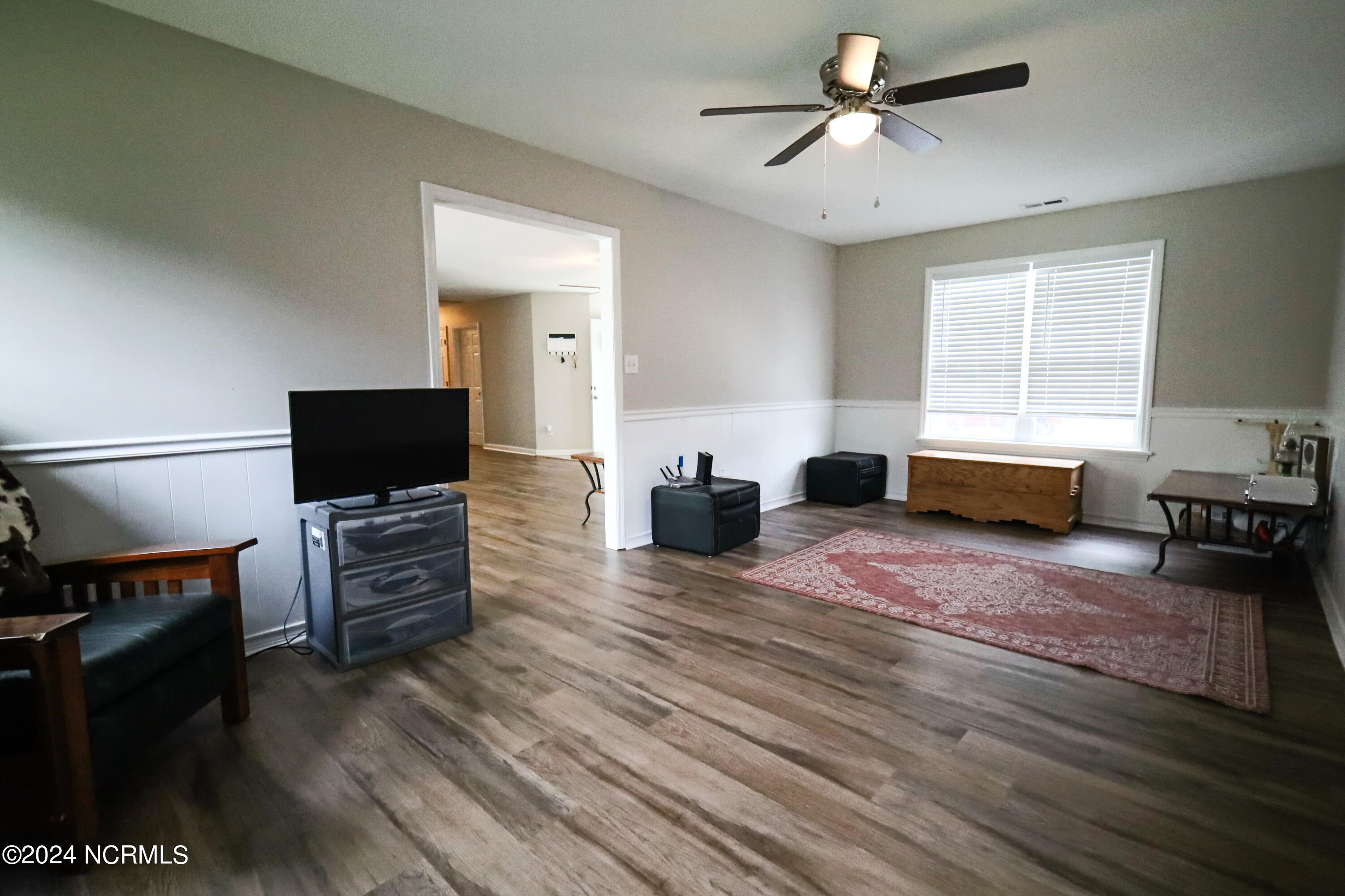 100558386 | Photo 16