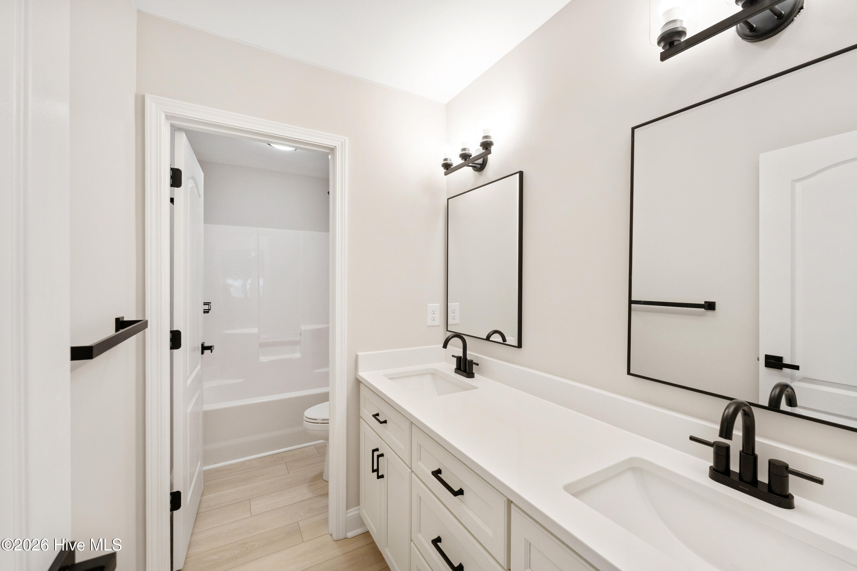 100548088 | Photo 19