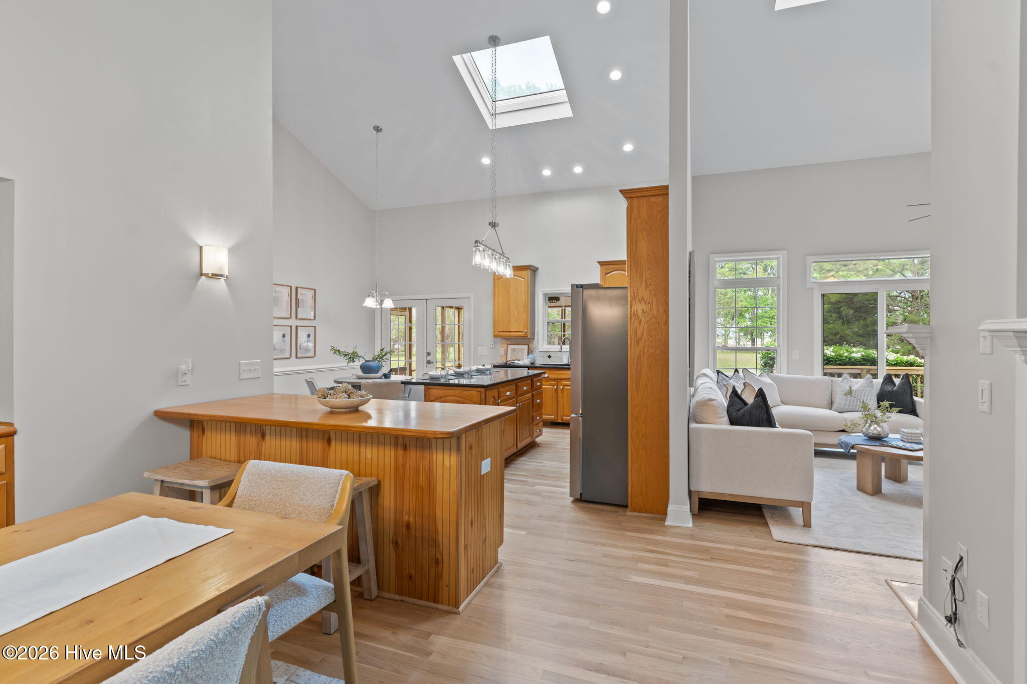 100567890 | Photo 19