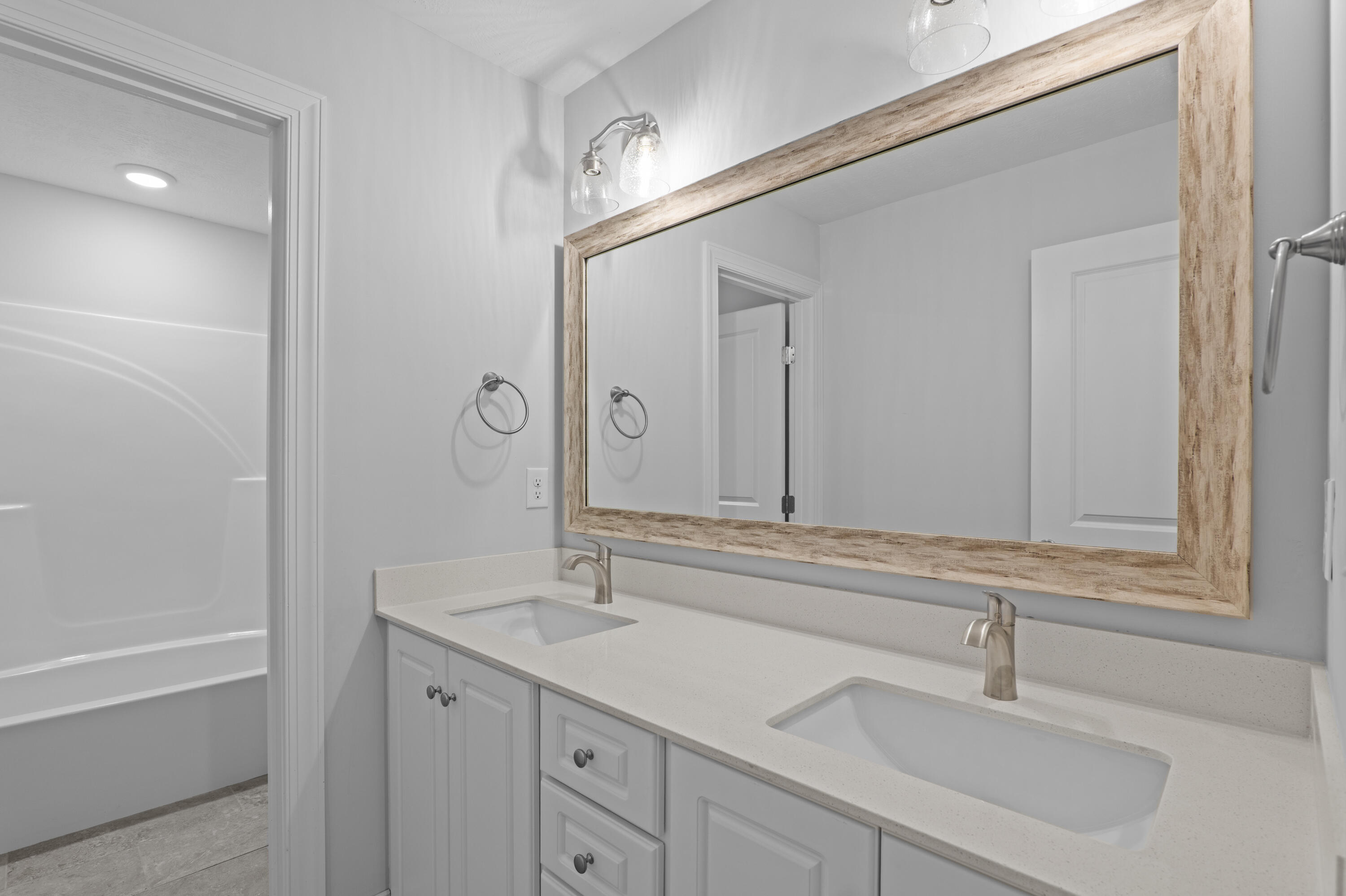 Guest Full Bathroom