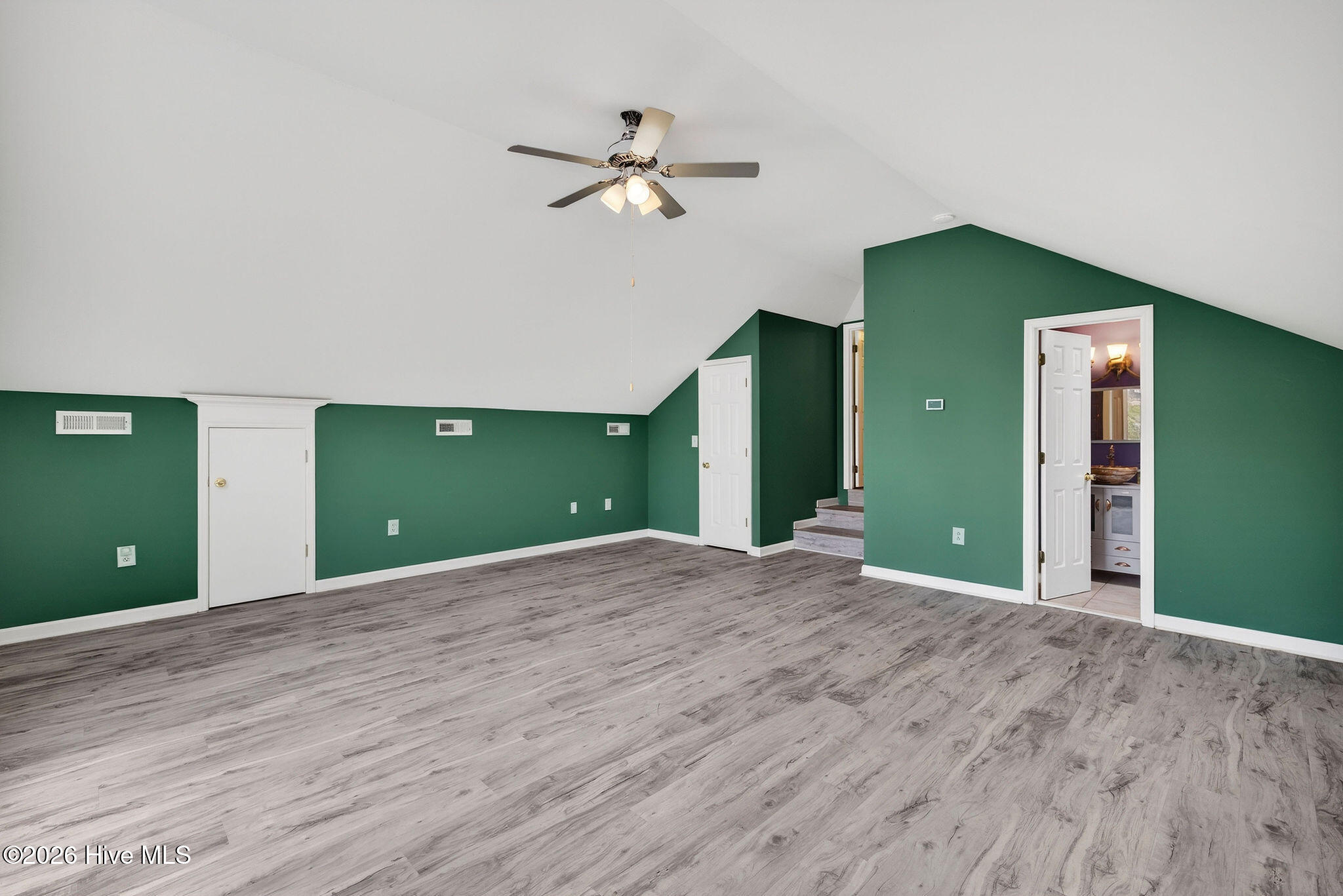 100556345 | Photo 55