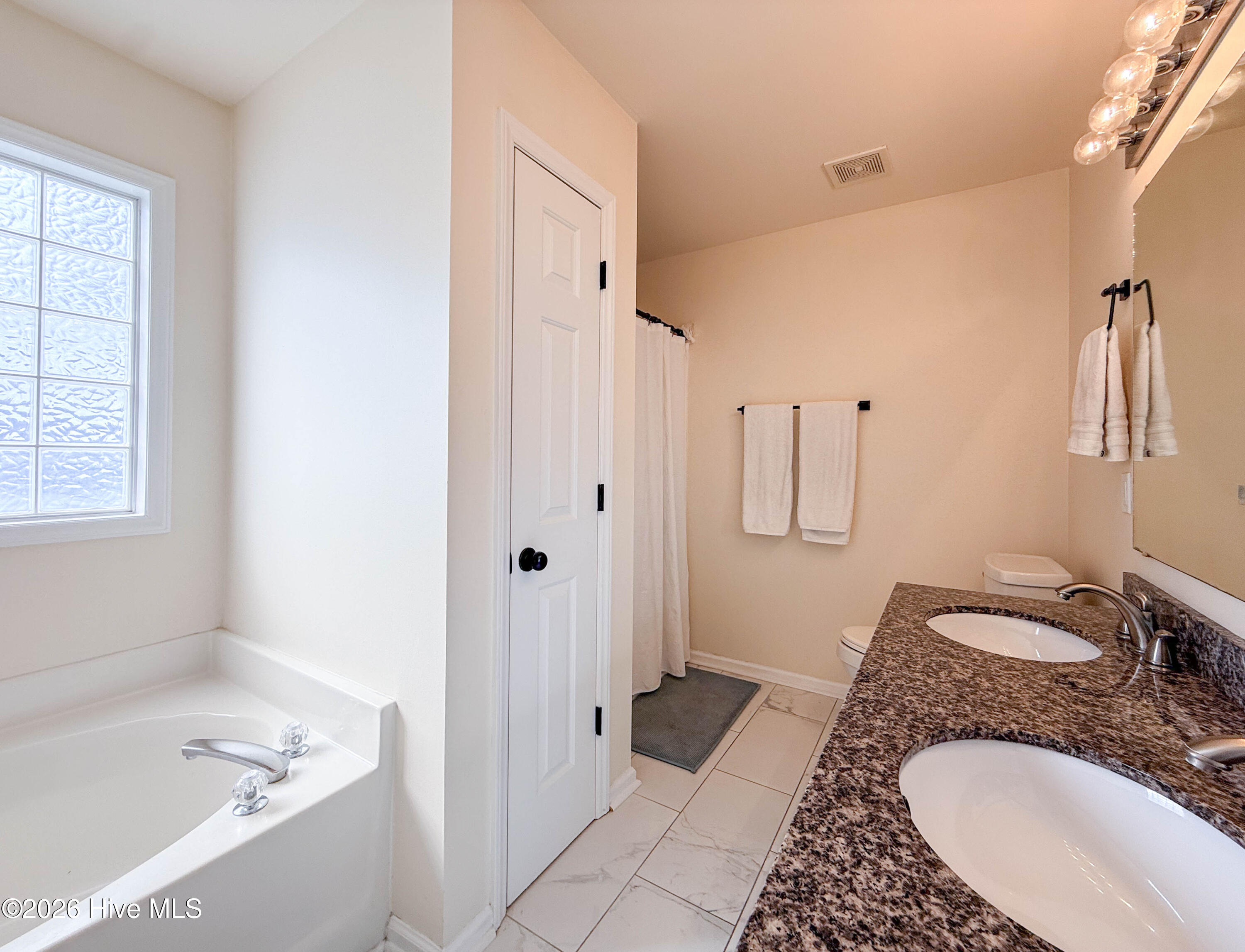 100559708 | Photo 52