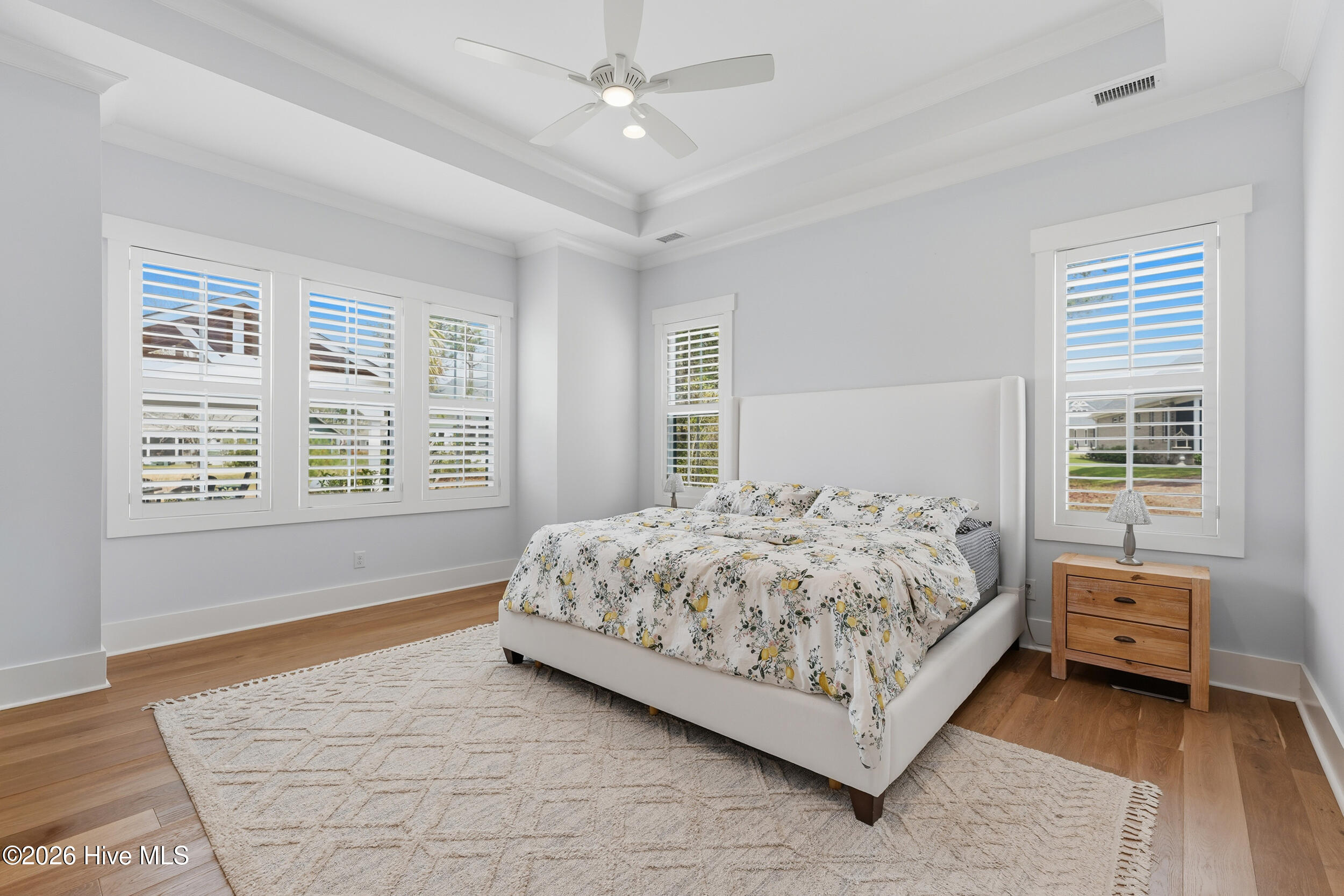 100563980 | Photo 44