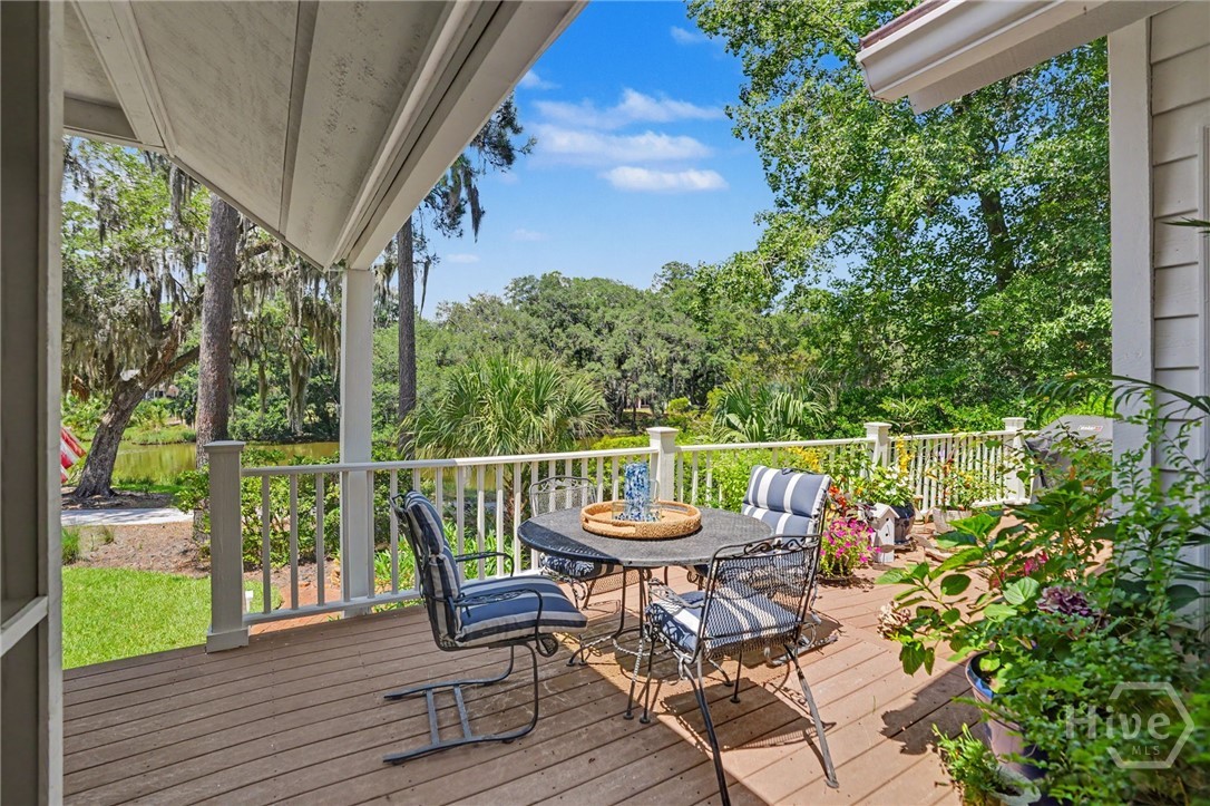Deck to relax and take in the view