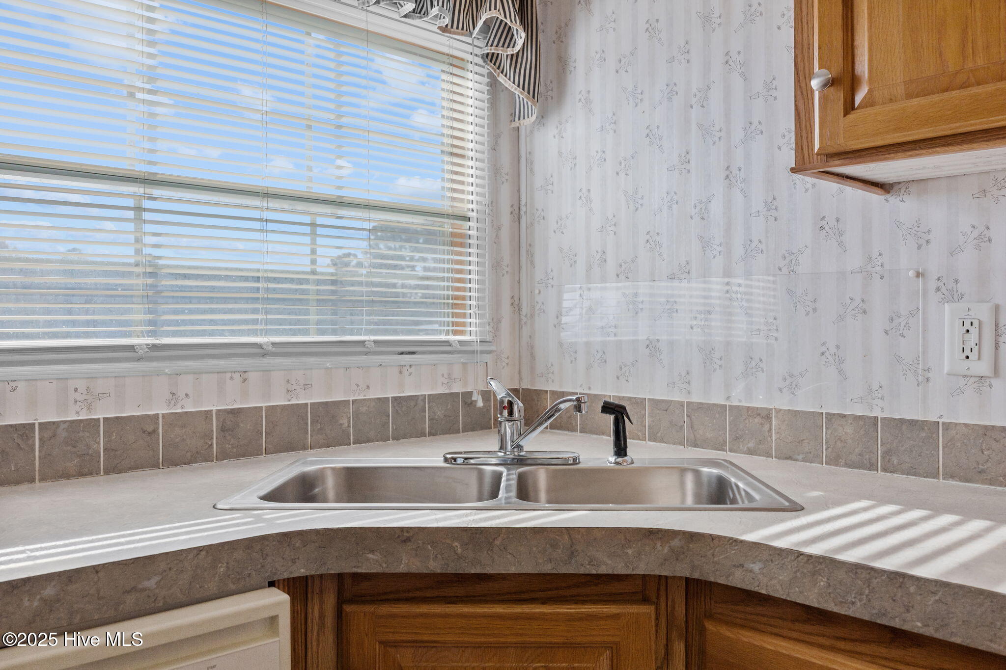 100545328 | Photo 11