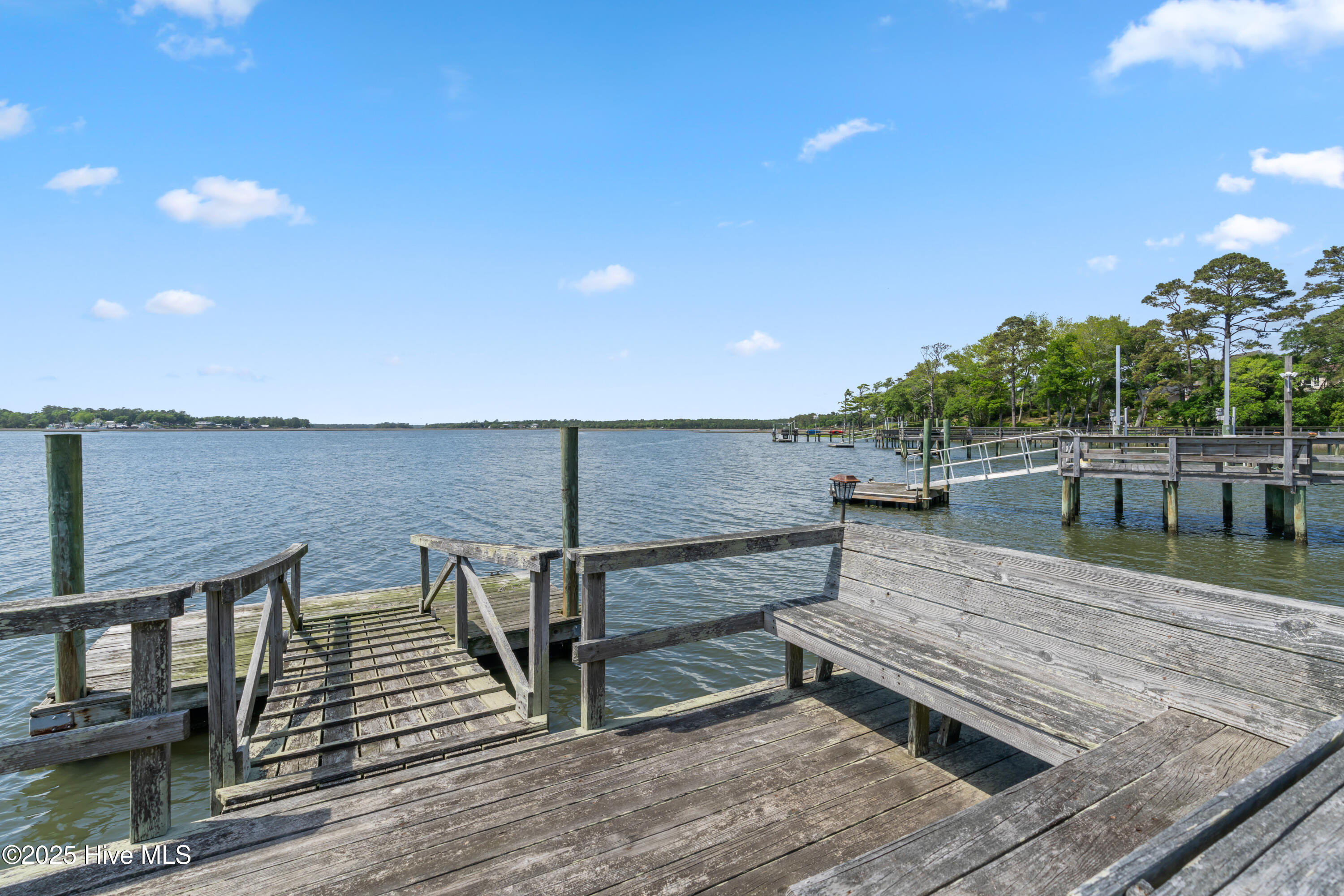 100570378 | Photo 54