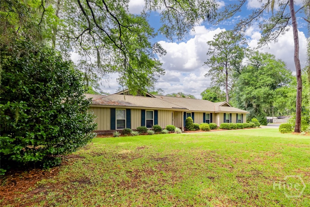 Photo 2 of Single family home for sale at 22 River Oaks Rd, Savannah, GA 31410 | MLS# SA358373 | Listing updated on 2026-09-16