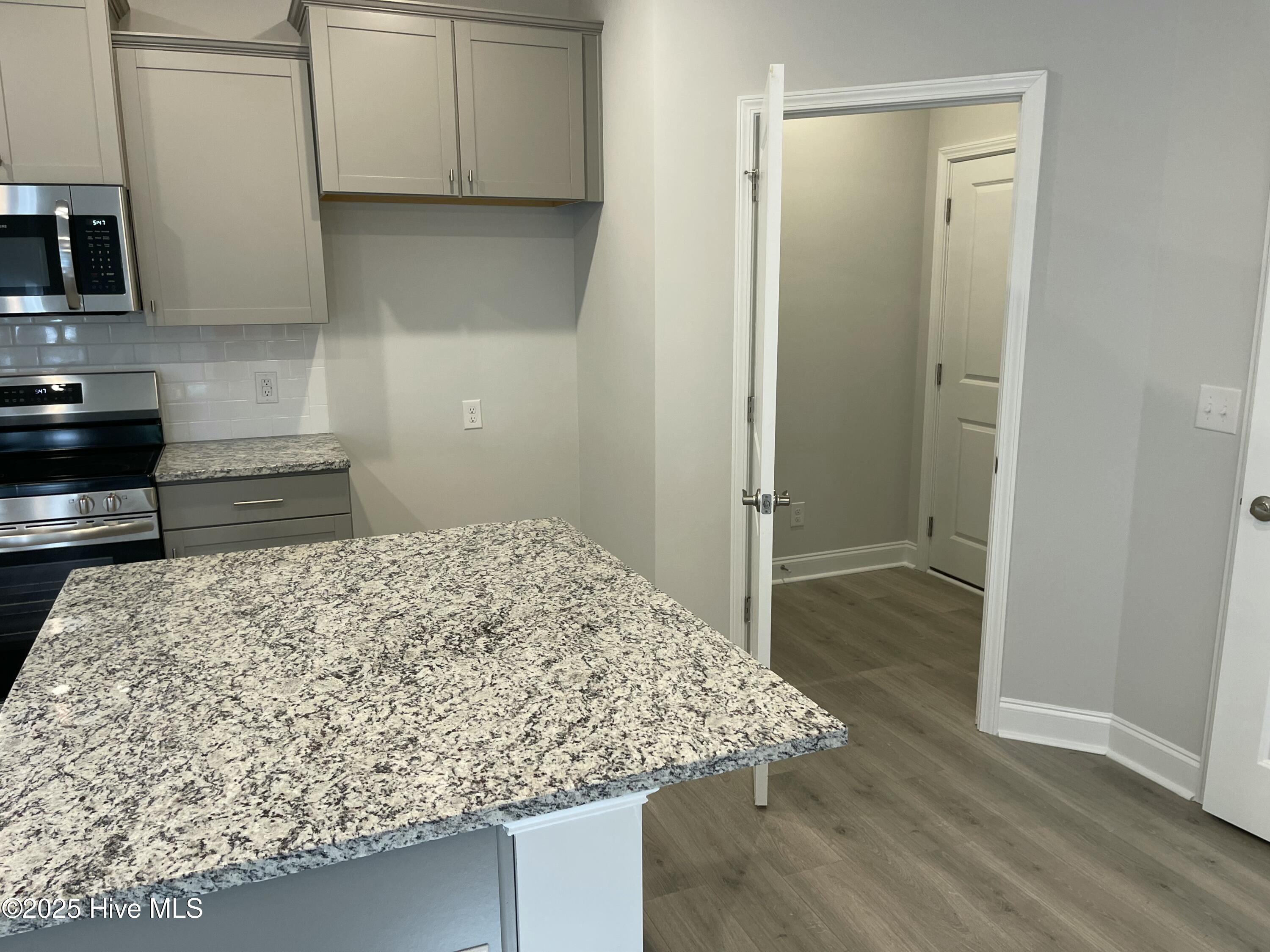 100422269 | Photo 34