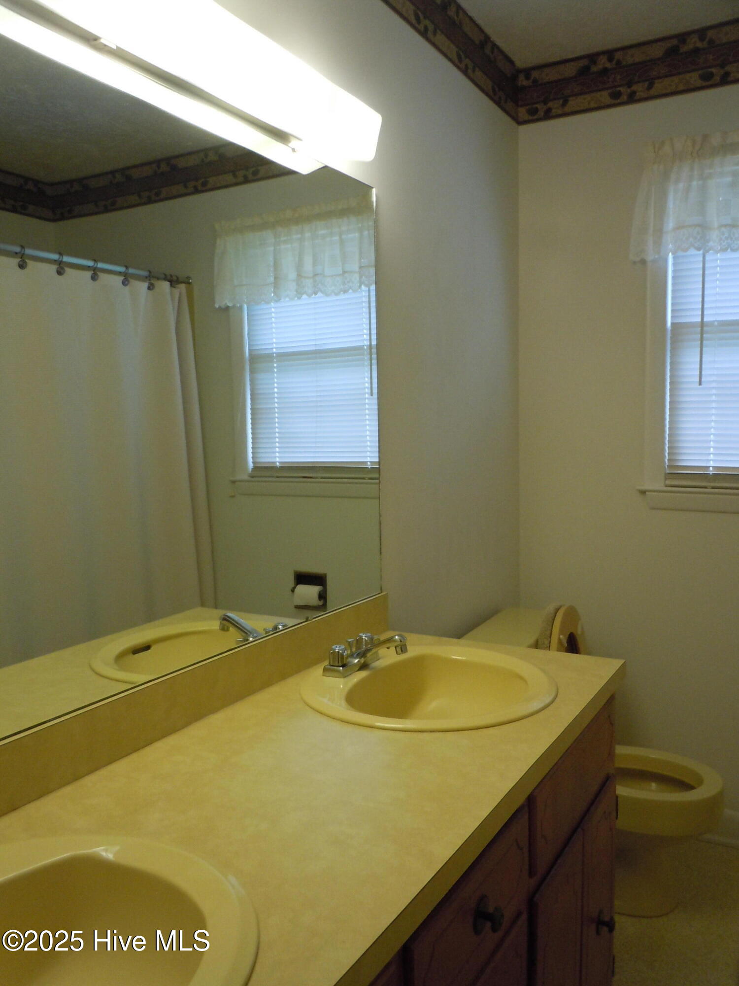 100533053 | Photo 49