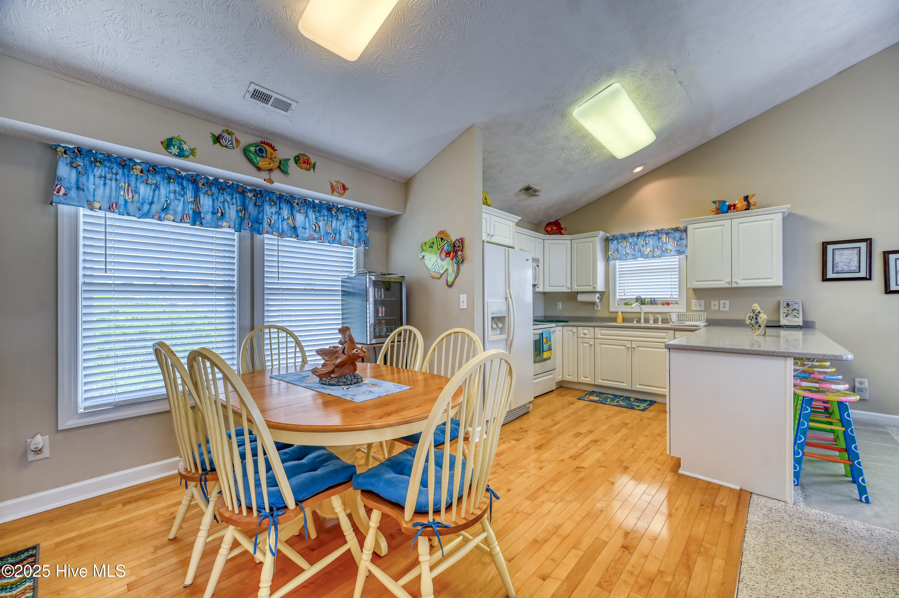 100502638 | Photo 23