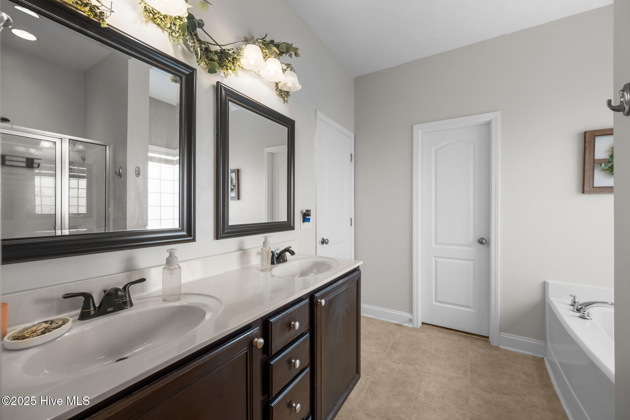 100543355 | Photo 24