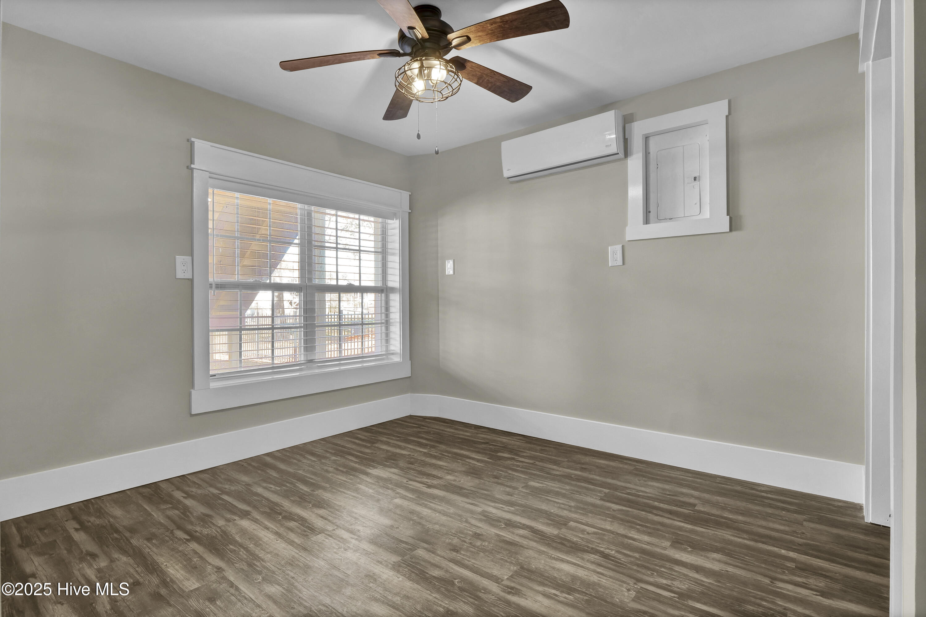 100543040 | Photo 50