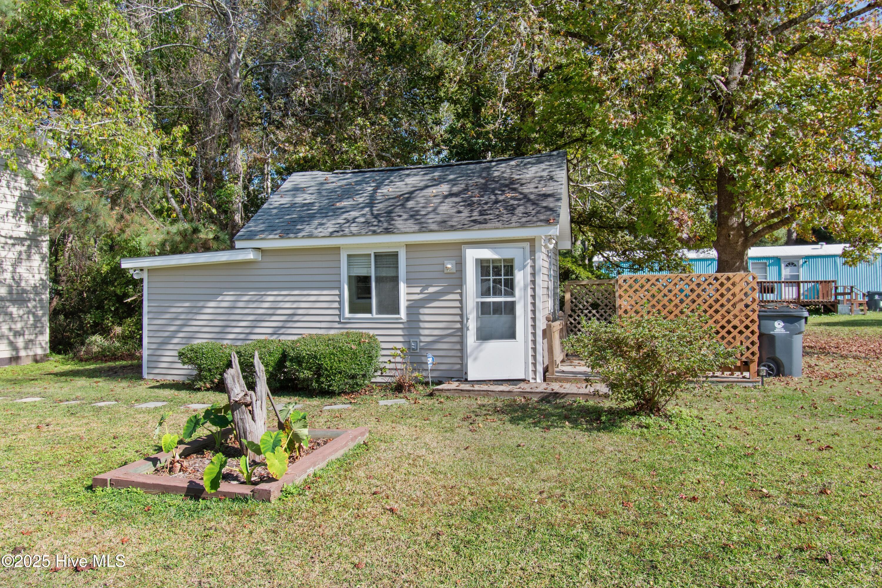 100518608 | Photo 16