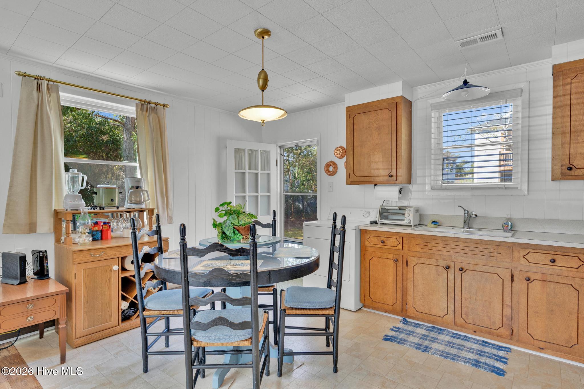 100562337 | Photo 11