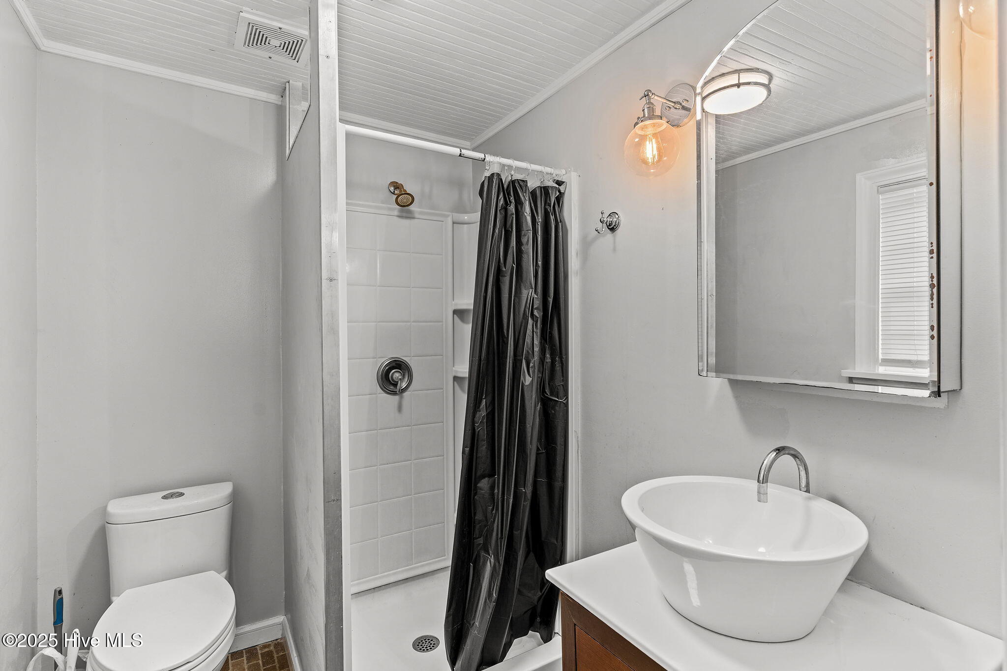 100542982 | Photo 35