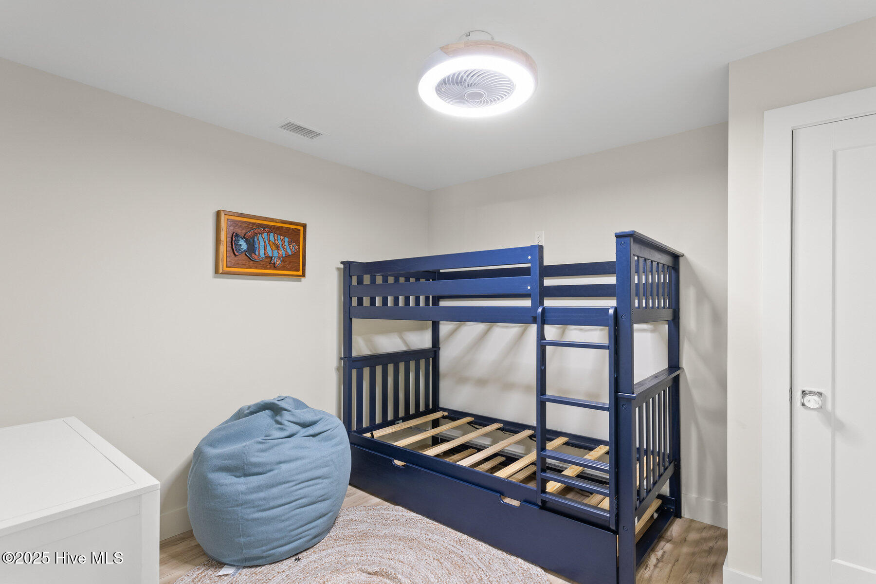 100523207 | Photo 29