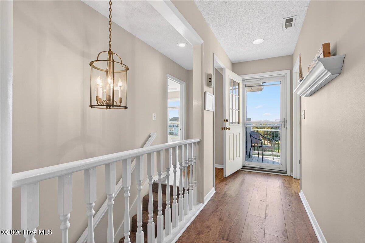 100549636 | Photo 49