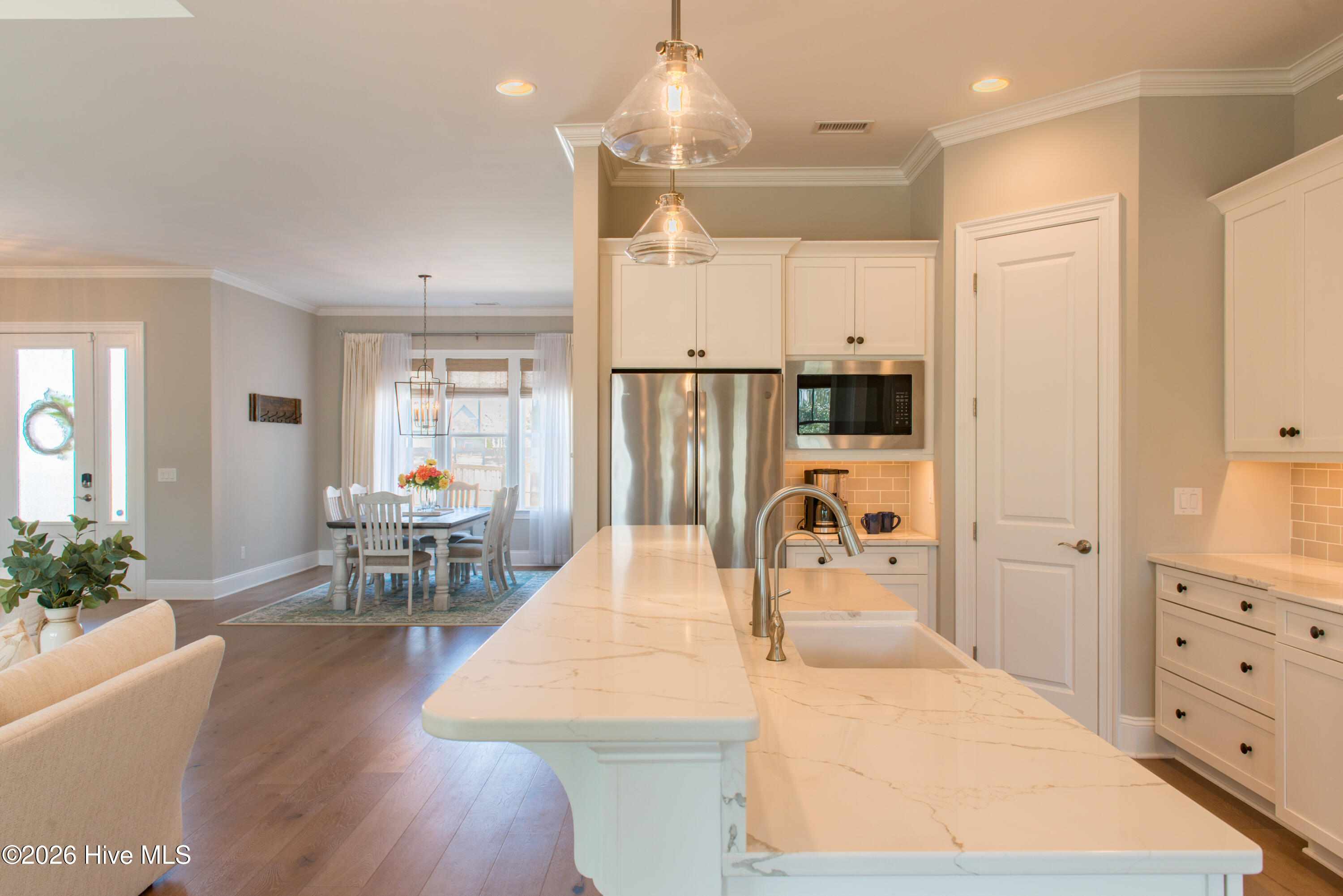 100560299 | Photo 31