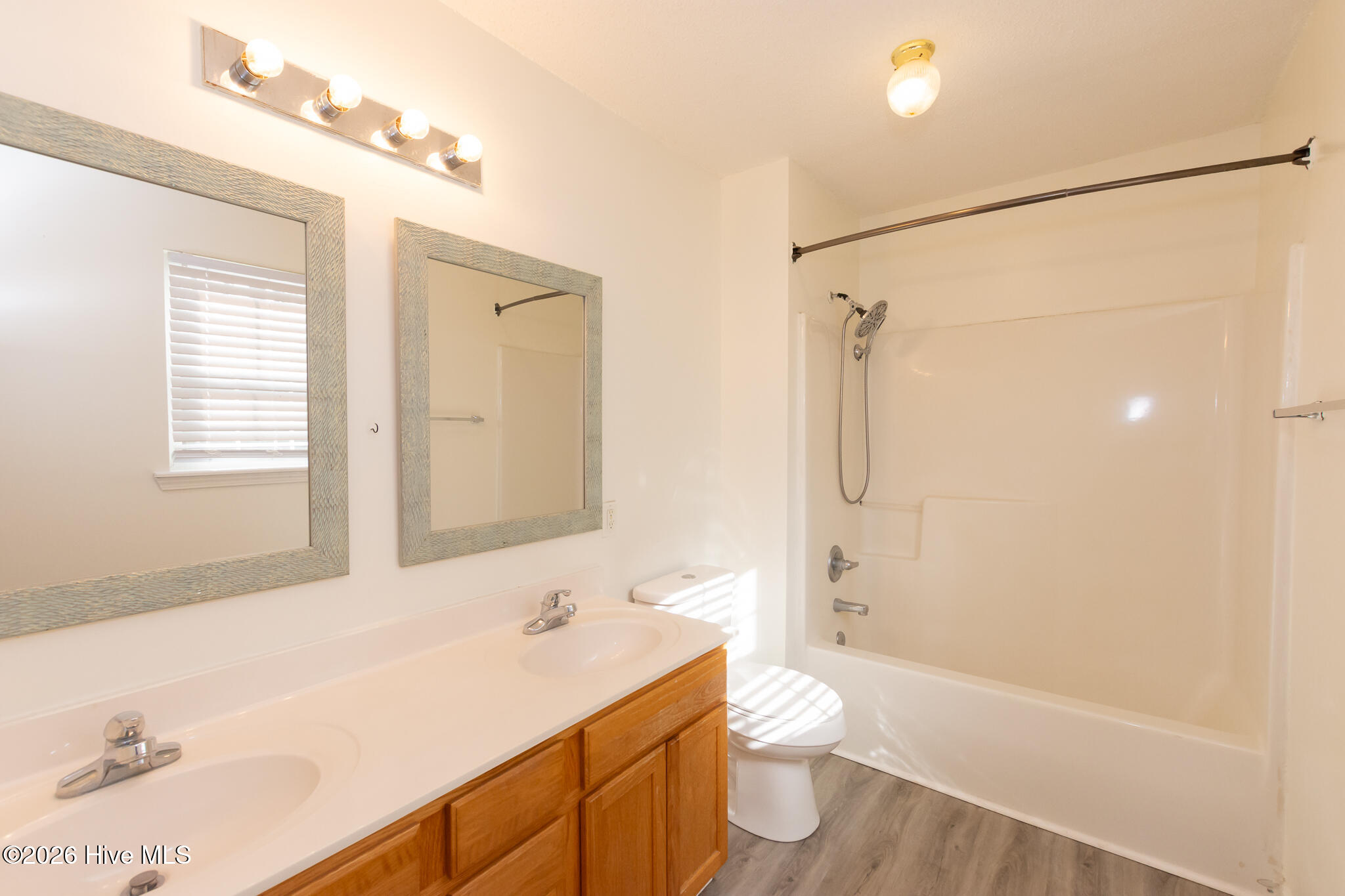 100550624 | Photo 27