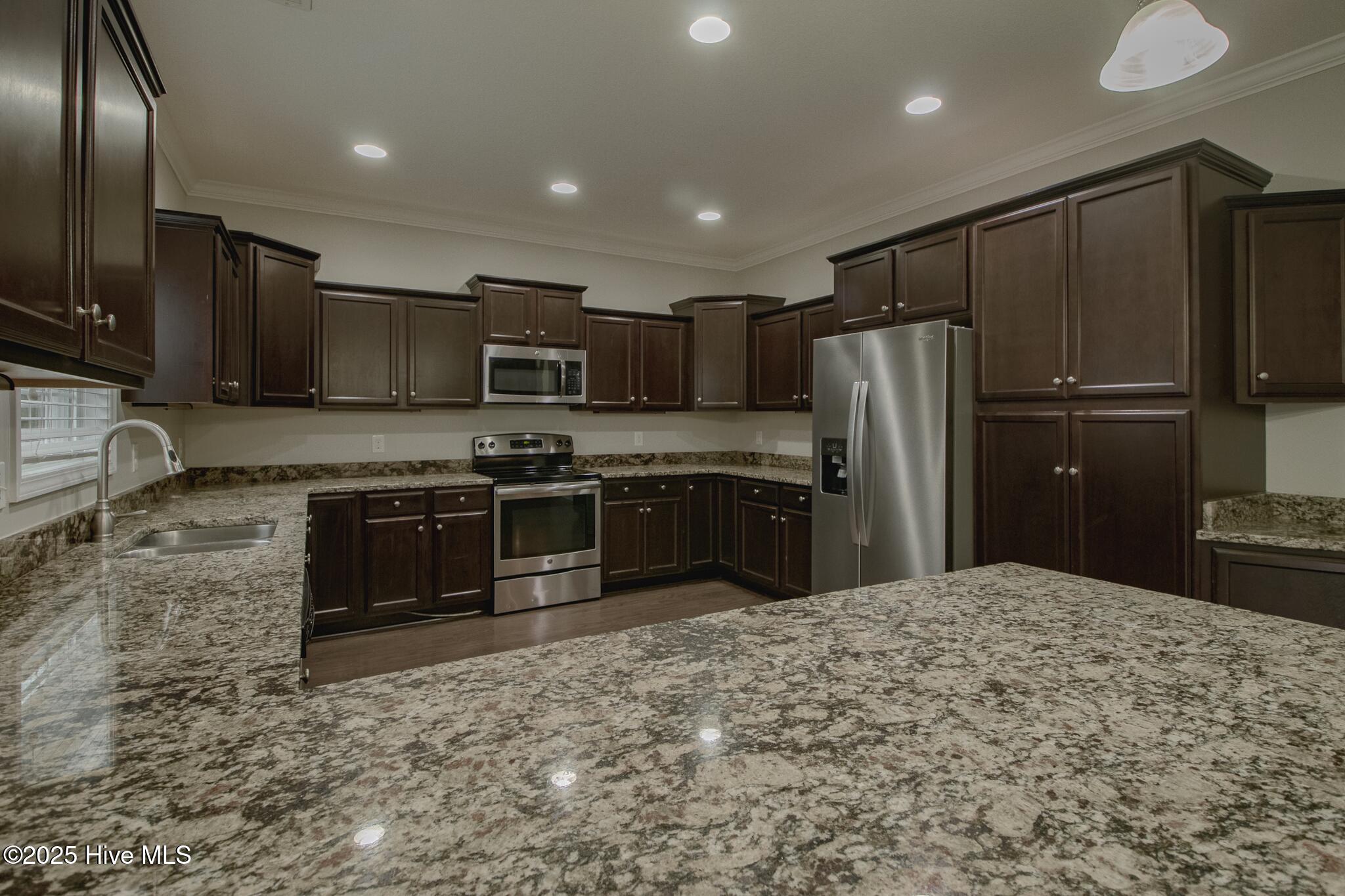 100546466 | Photo 13