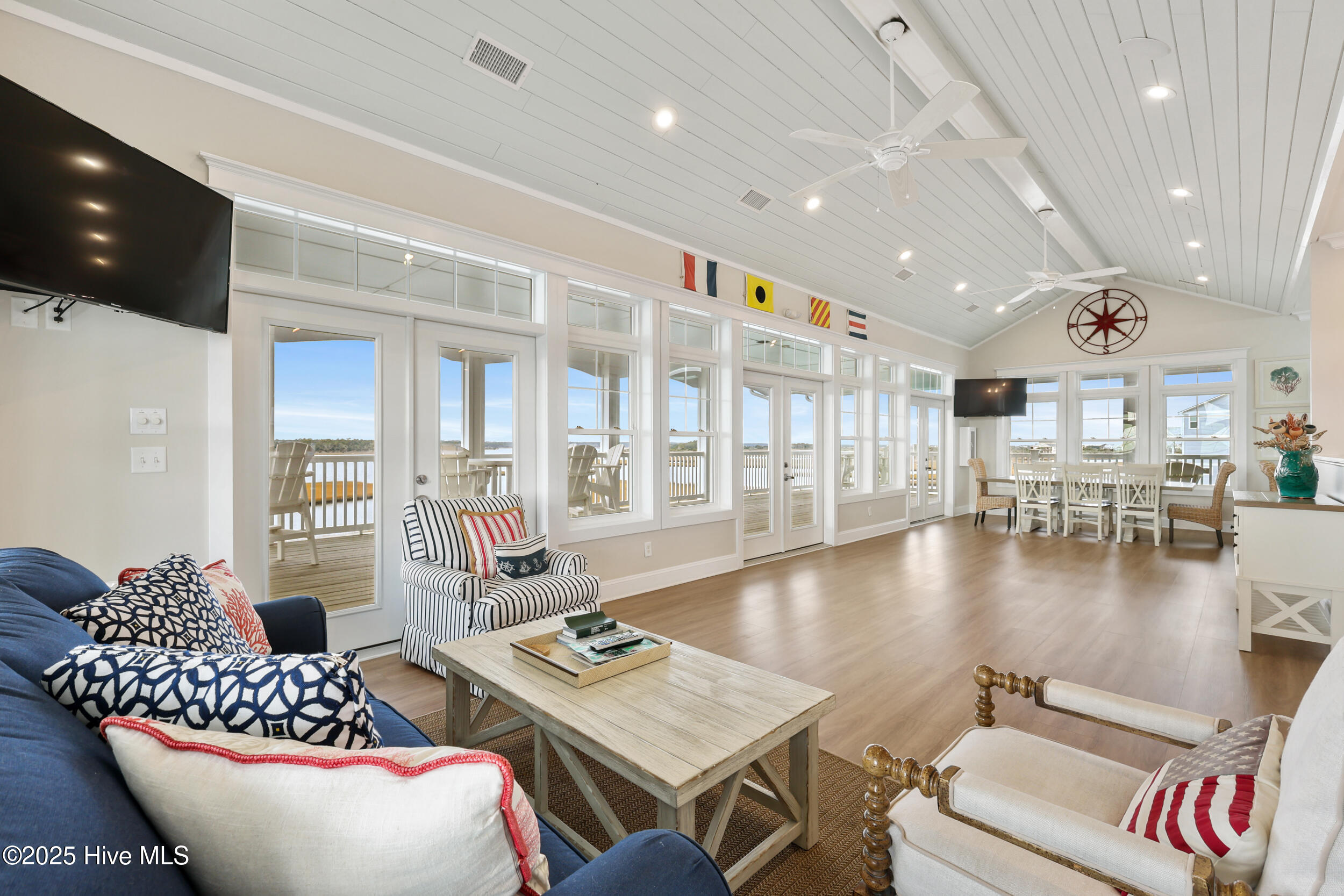 100544082 | Photo 10