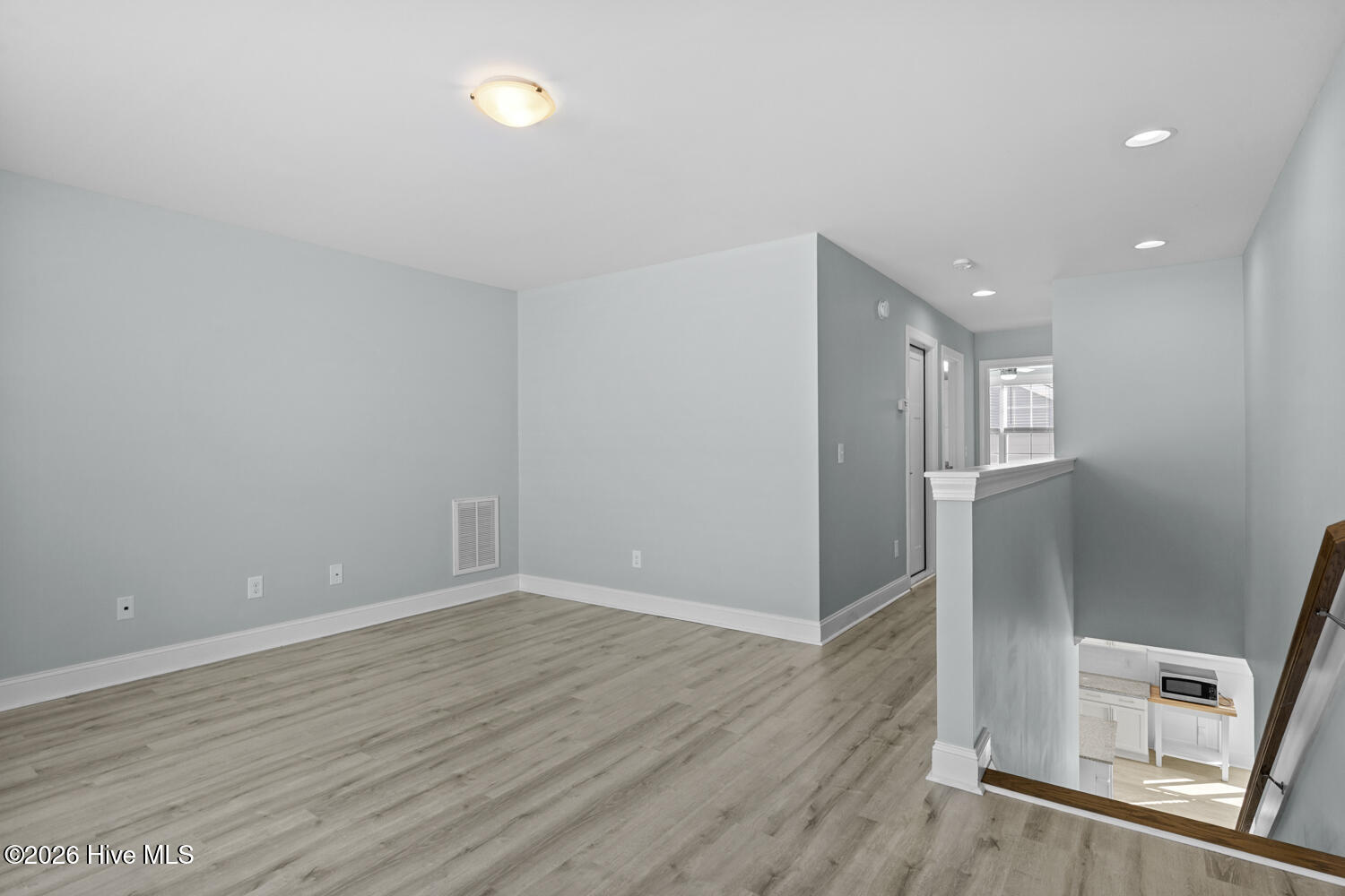 100548690 | Photo 27