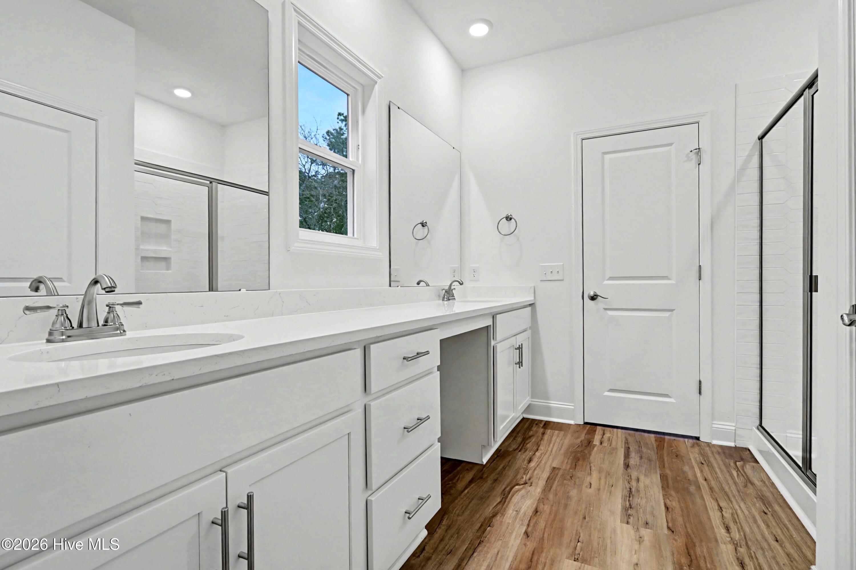 100555122 | Photo 24