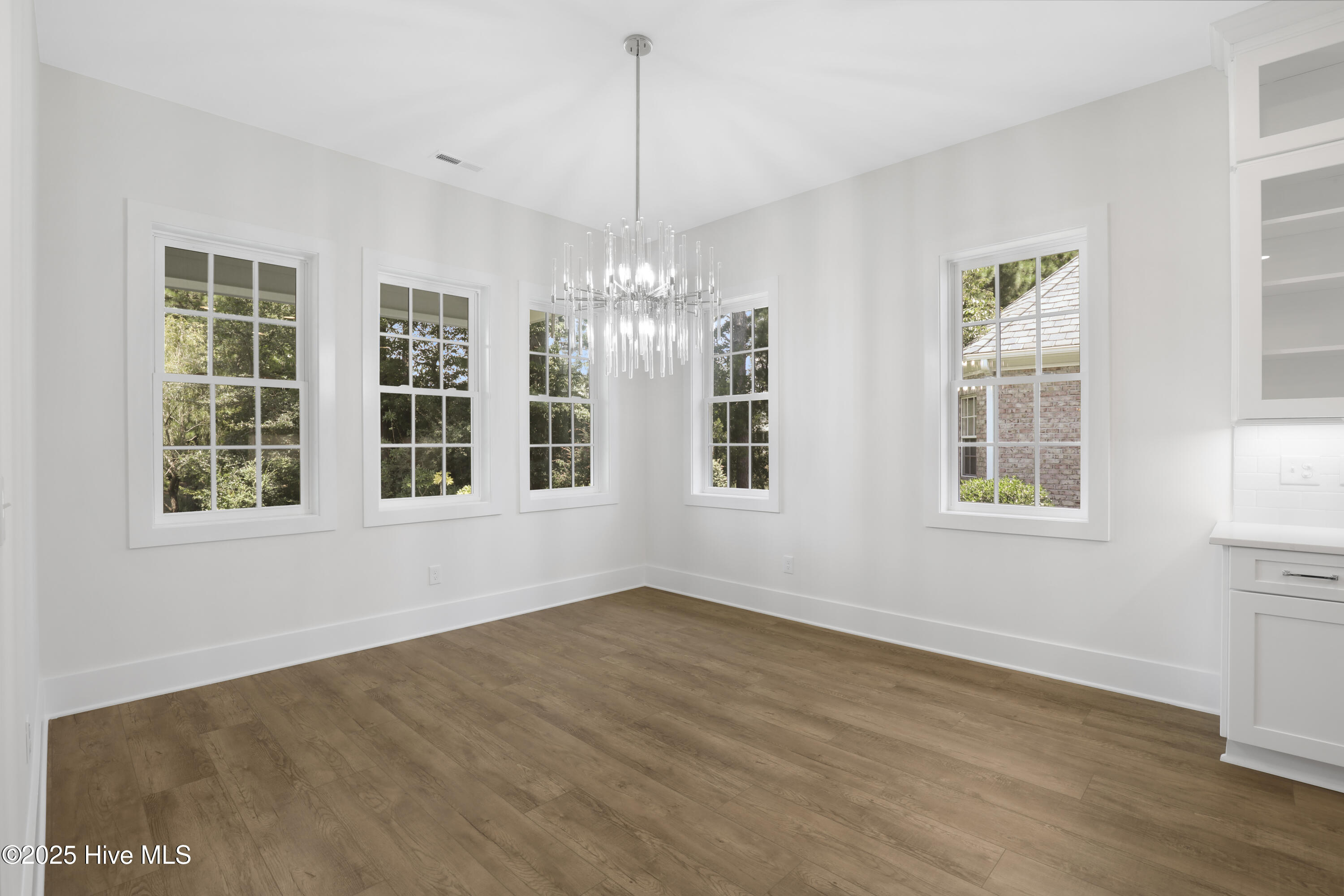 100556195 | Photo 24