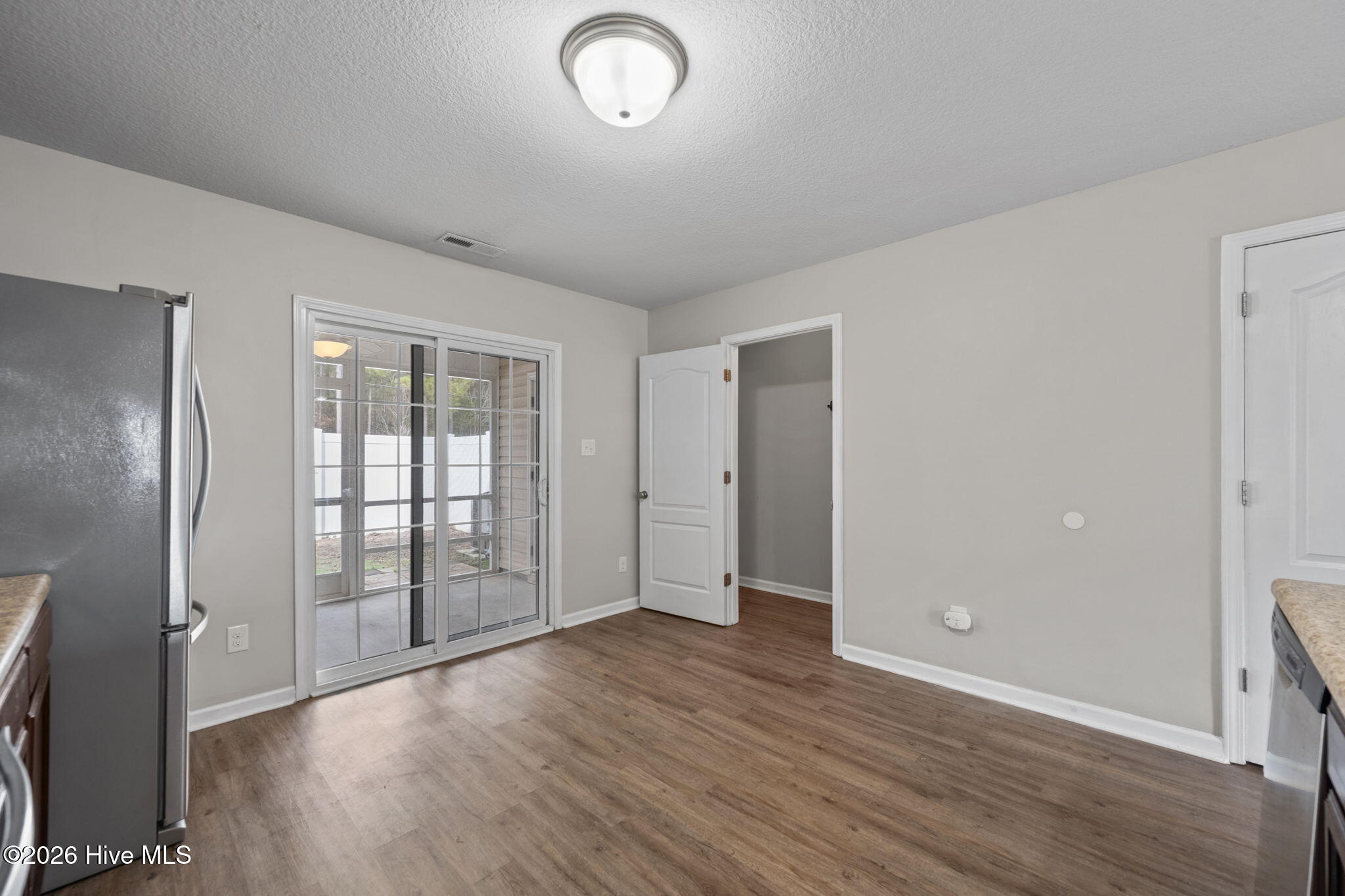 100549105 | Photo 44