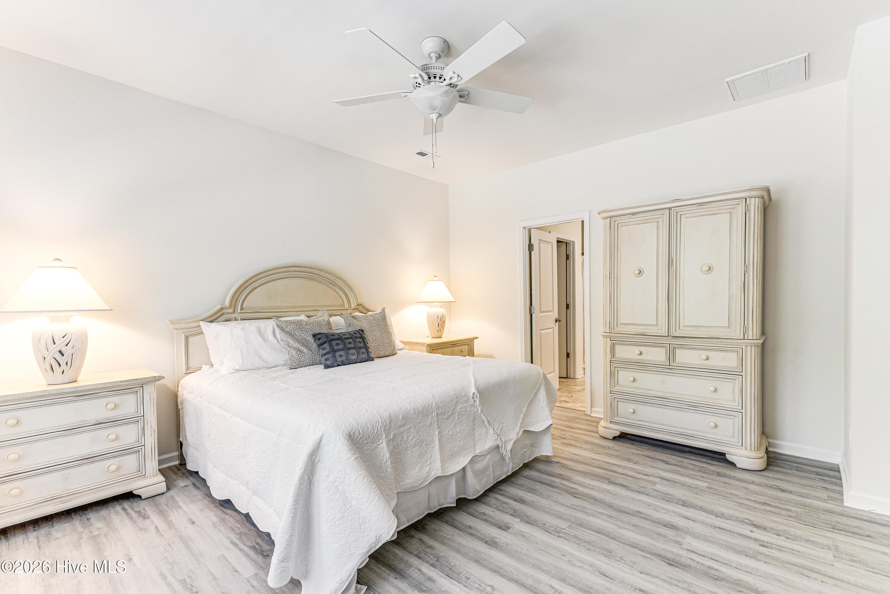 100562750 | Photo 22