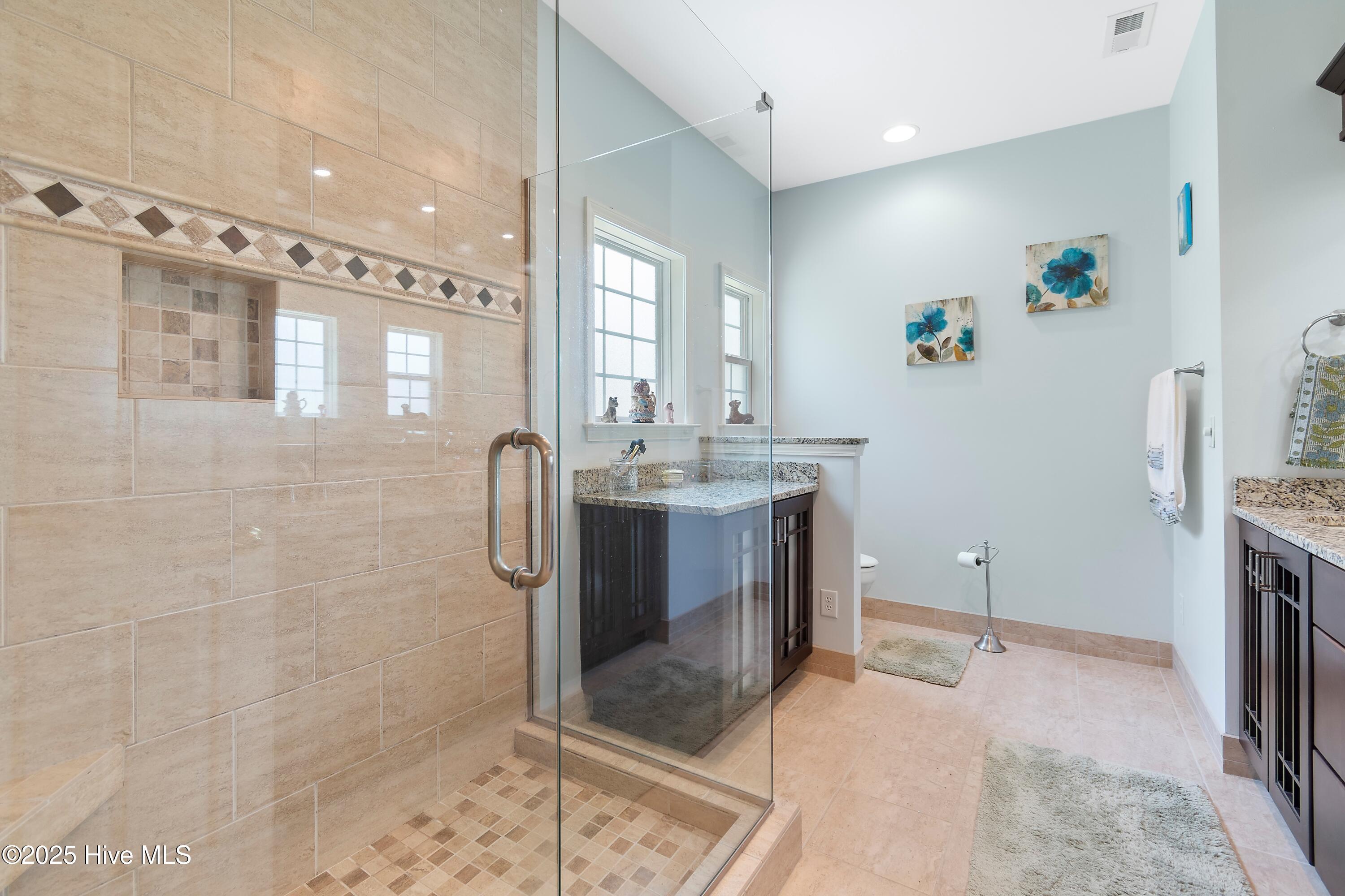 100545372 | Photo 21