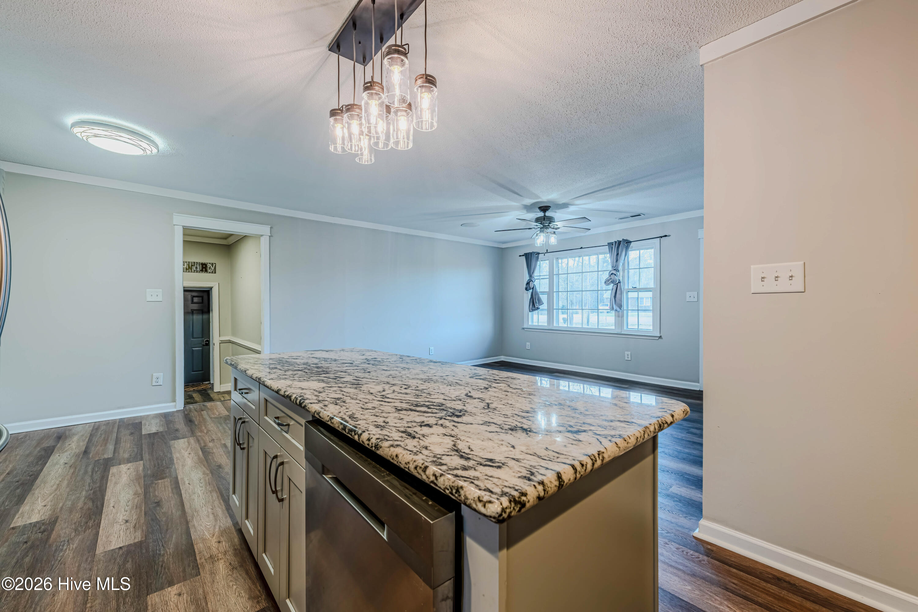 100549124 | Photo 16