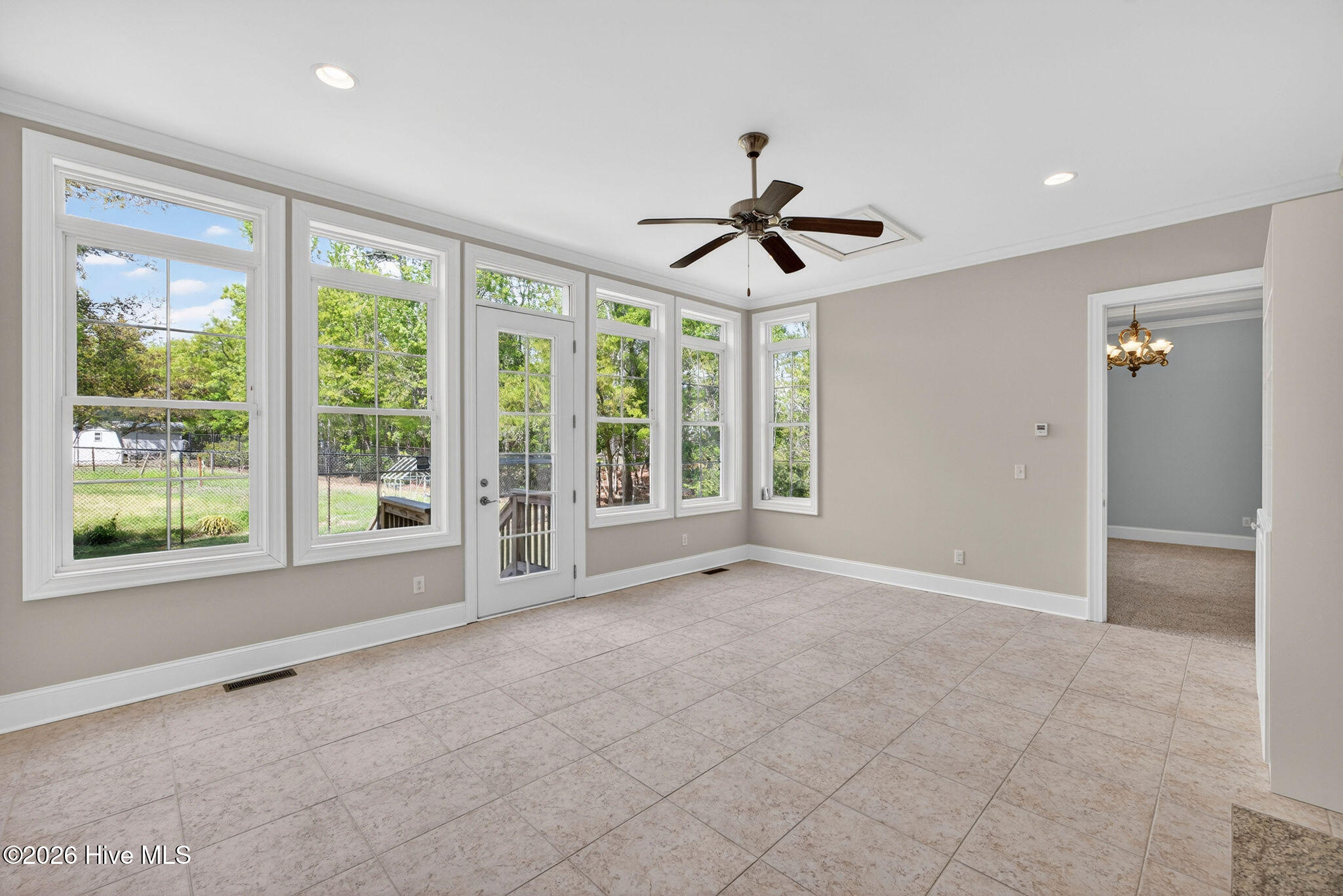 100566414 | Photo 36