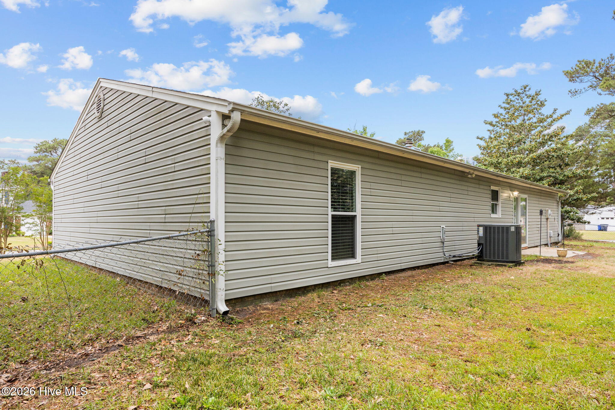 100570195 | Photo 46