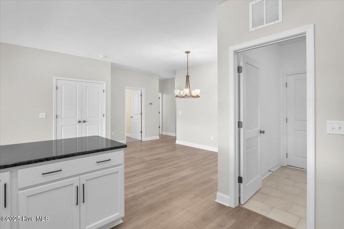 100527070 | Photo 12