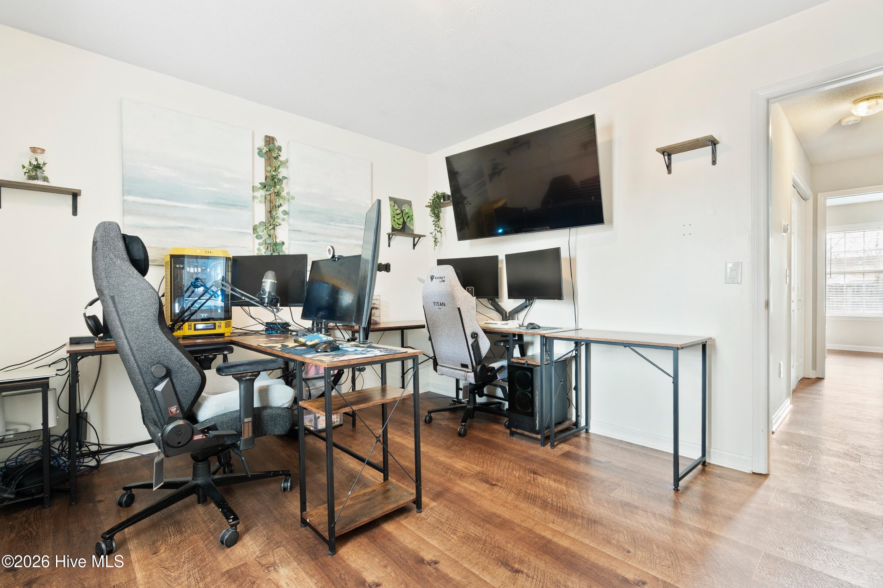 100547828 | Photo 26