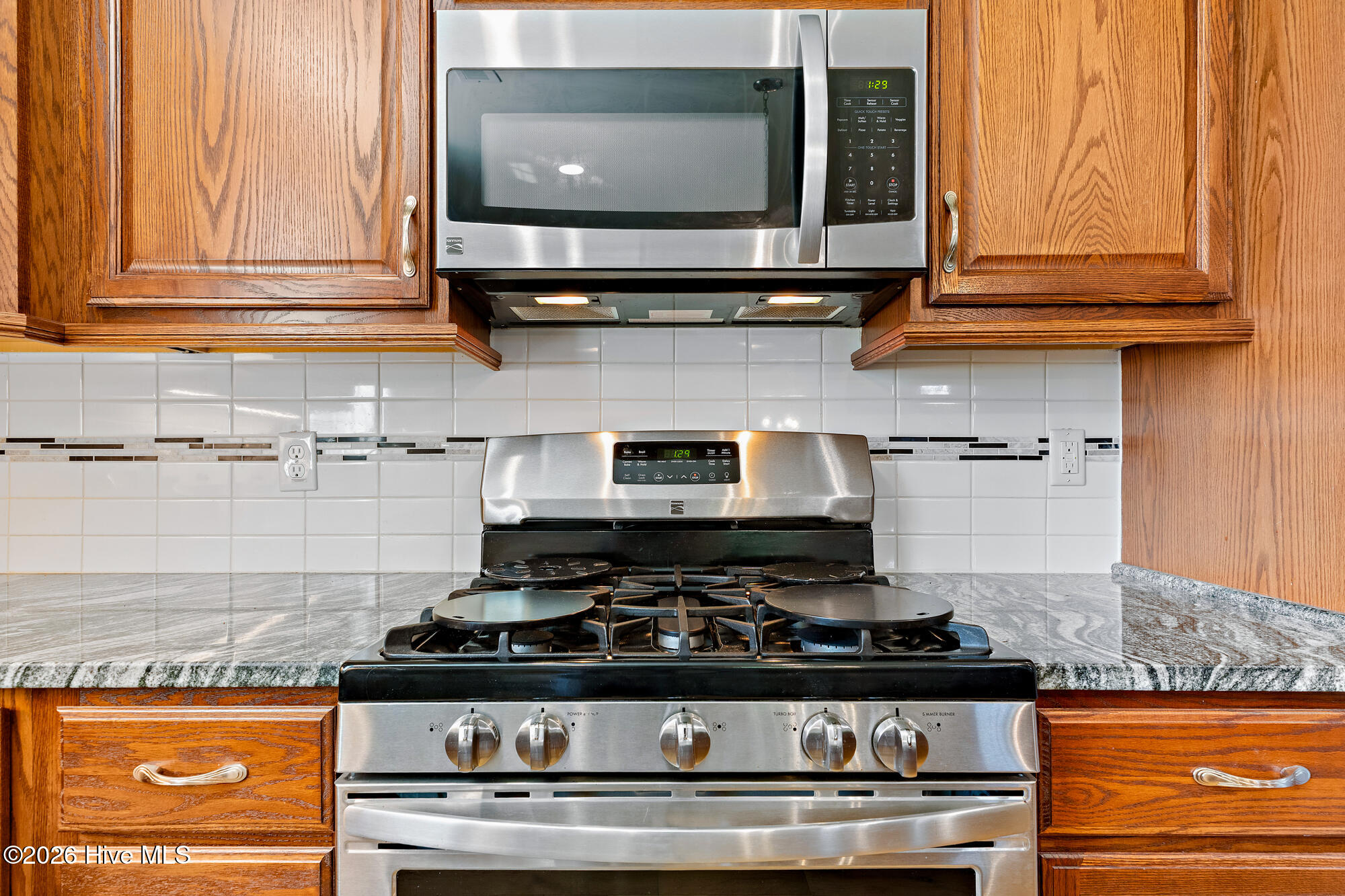 100567738 | Photo 14