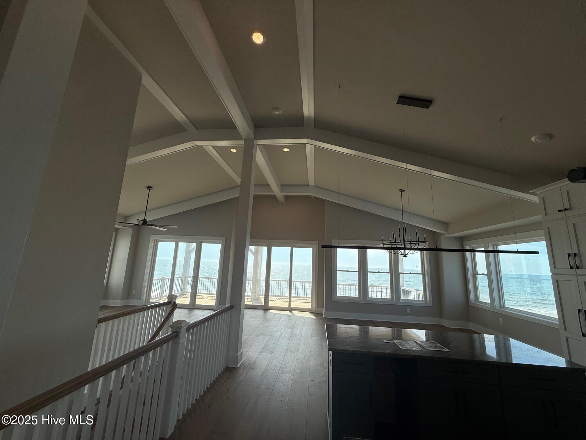 100498103 | Photo 29