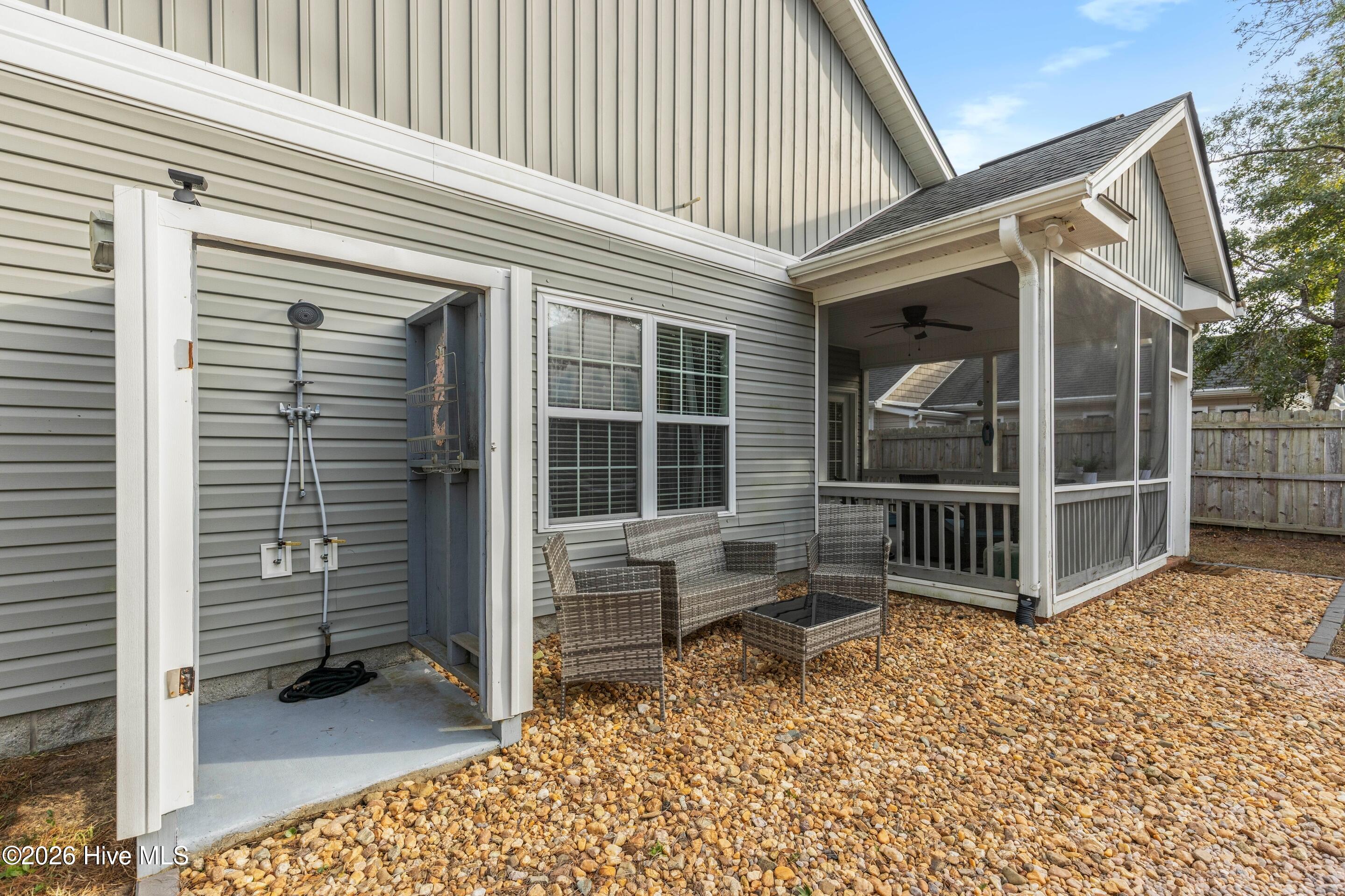 100548789 | Photo 13