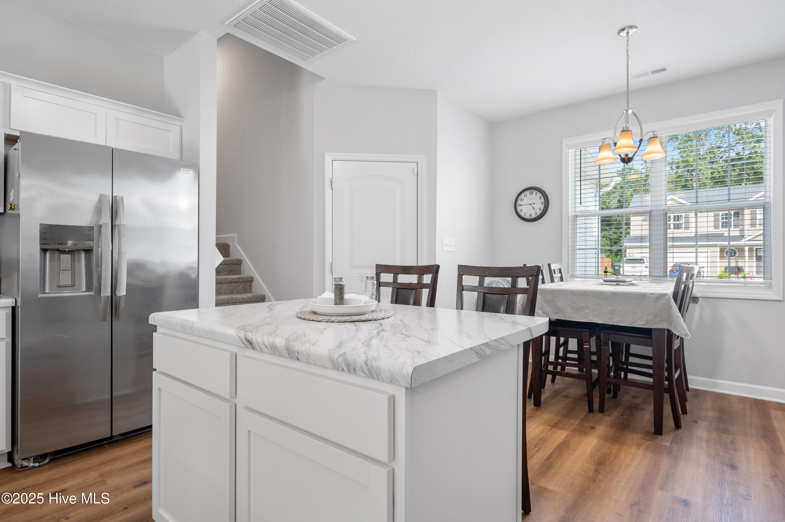 100527902 | Photo 18