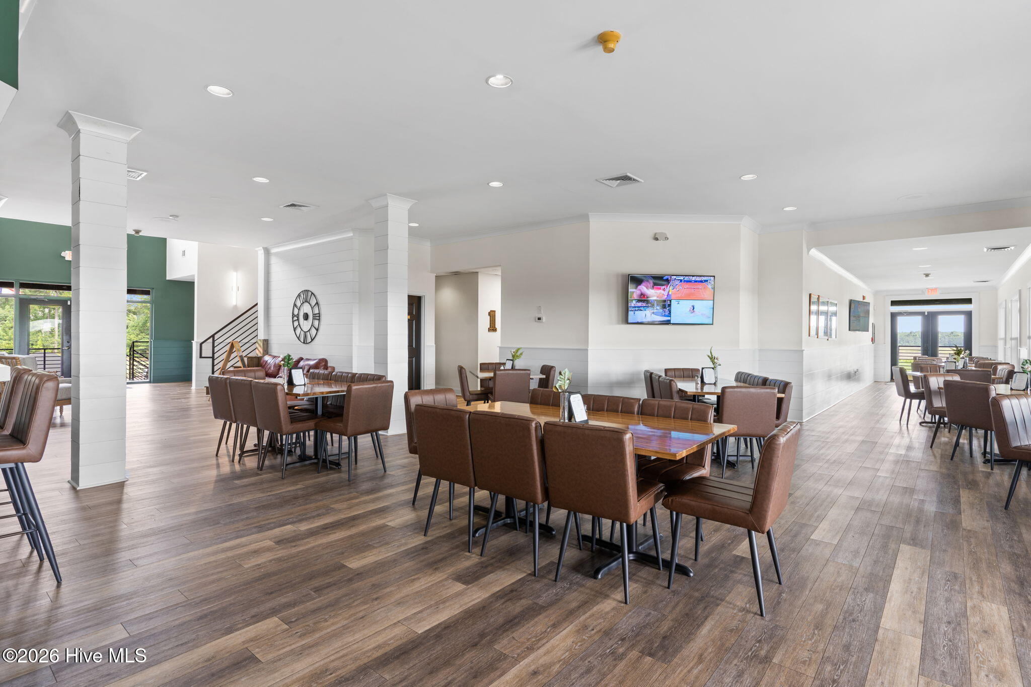 100550804 | Photo 53