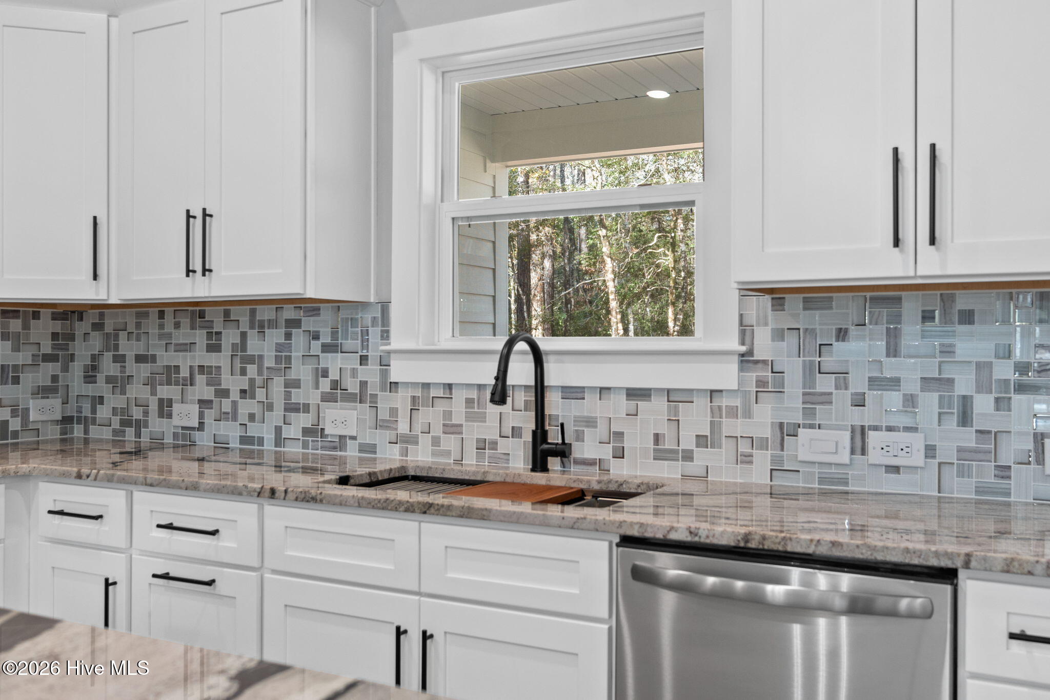 100557701 | Photo 19