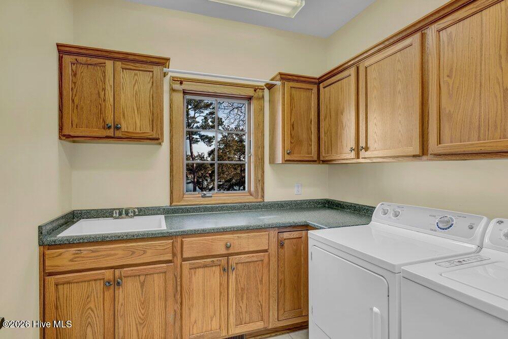 100558488 | Photo 35