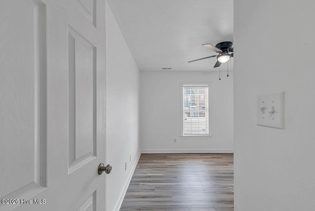 100566367 | Photo 15