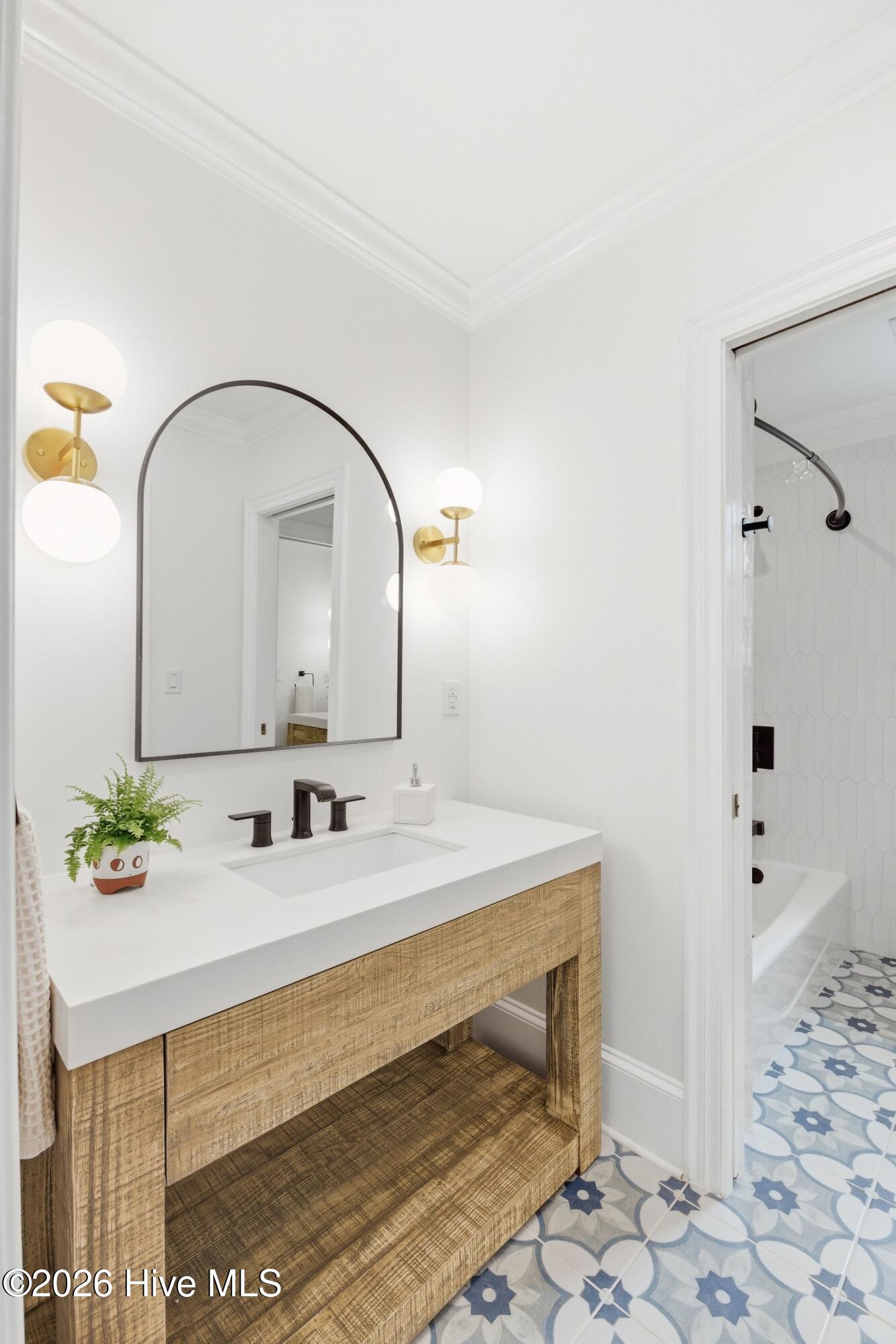 100565828 | Photo 42